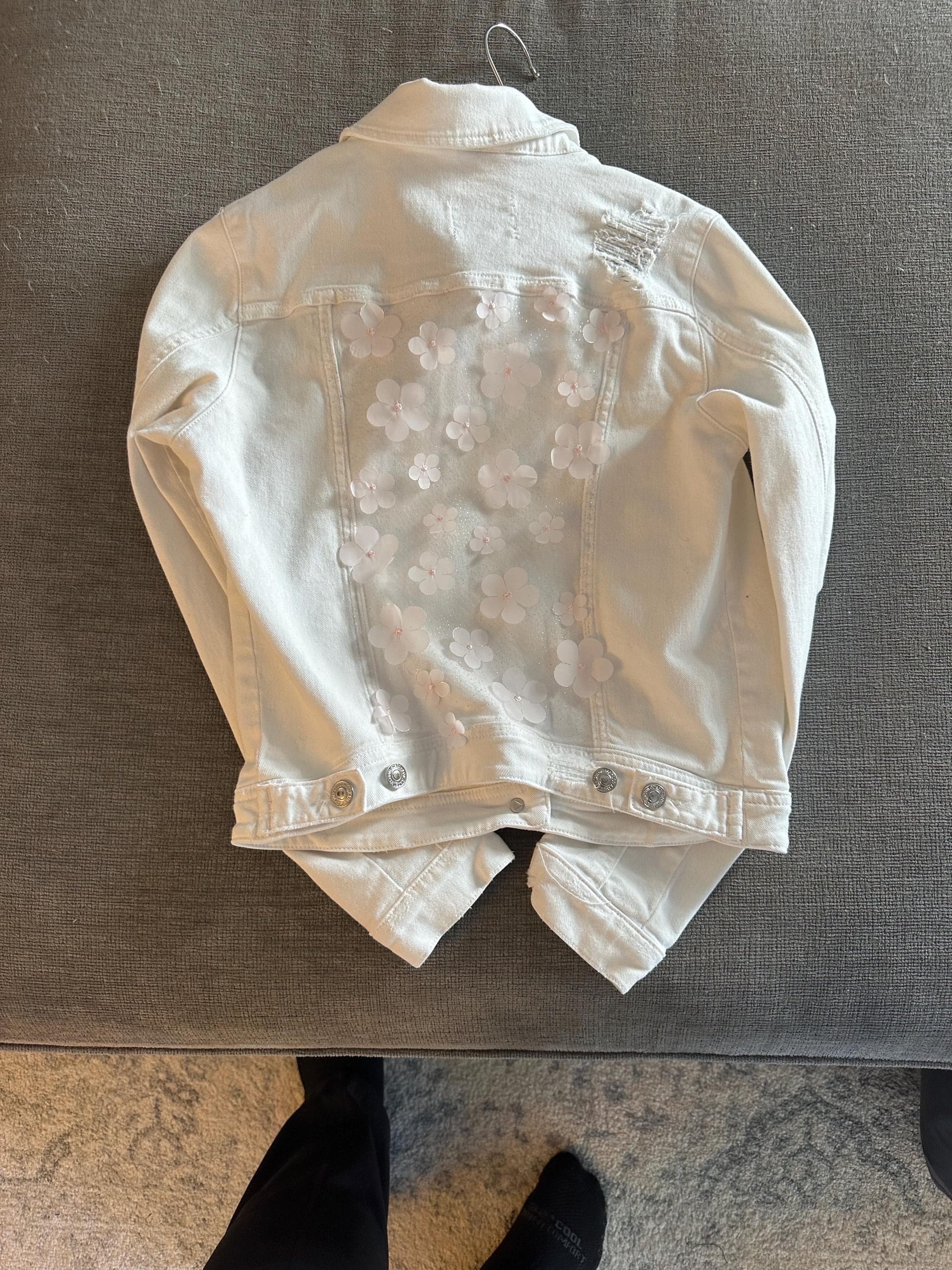 White denim with white flower on back - Thumbnail 2