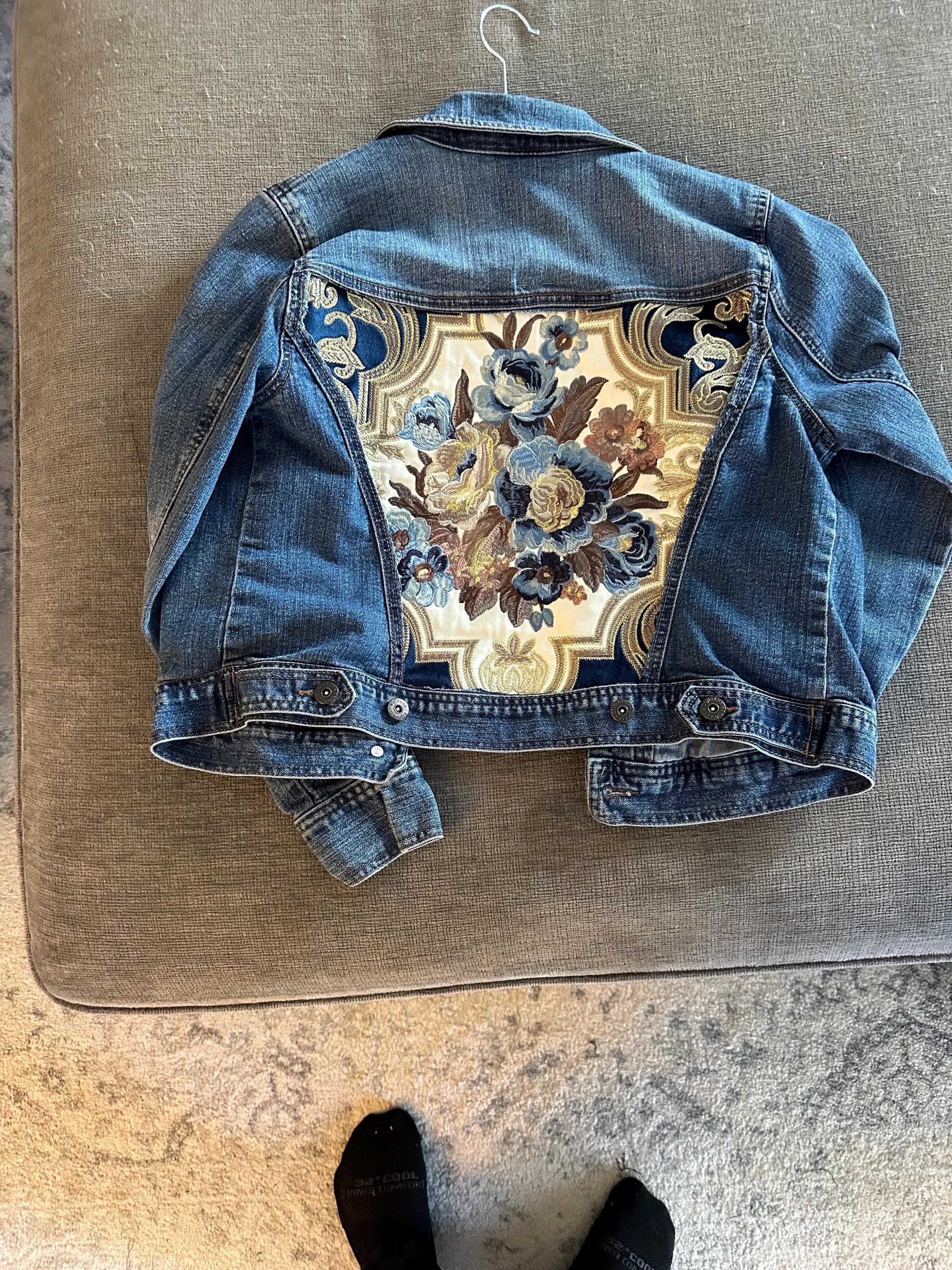 Denim jacket with quilted back velvet - Image 1