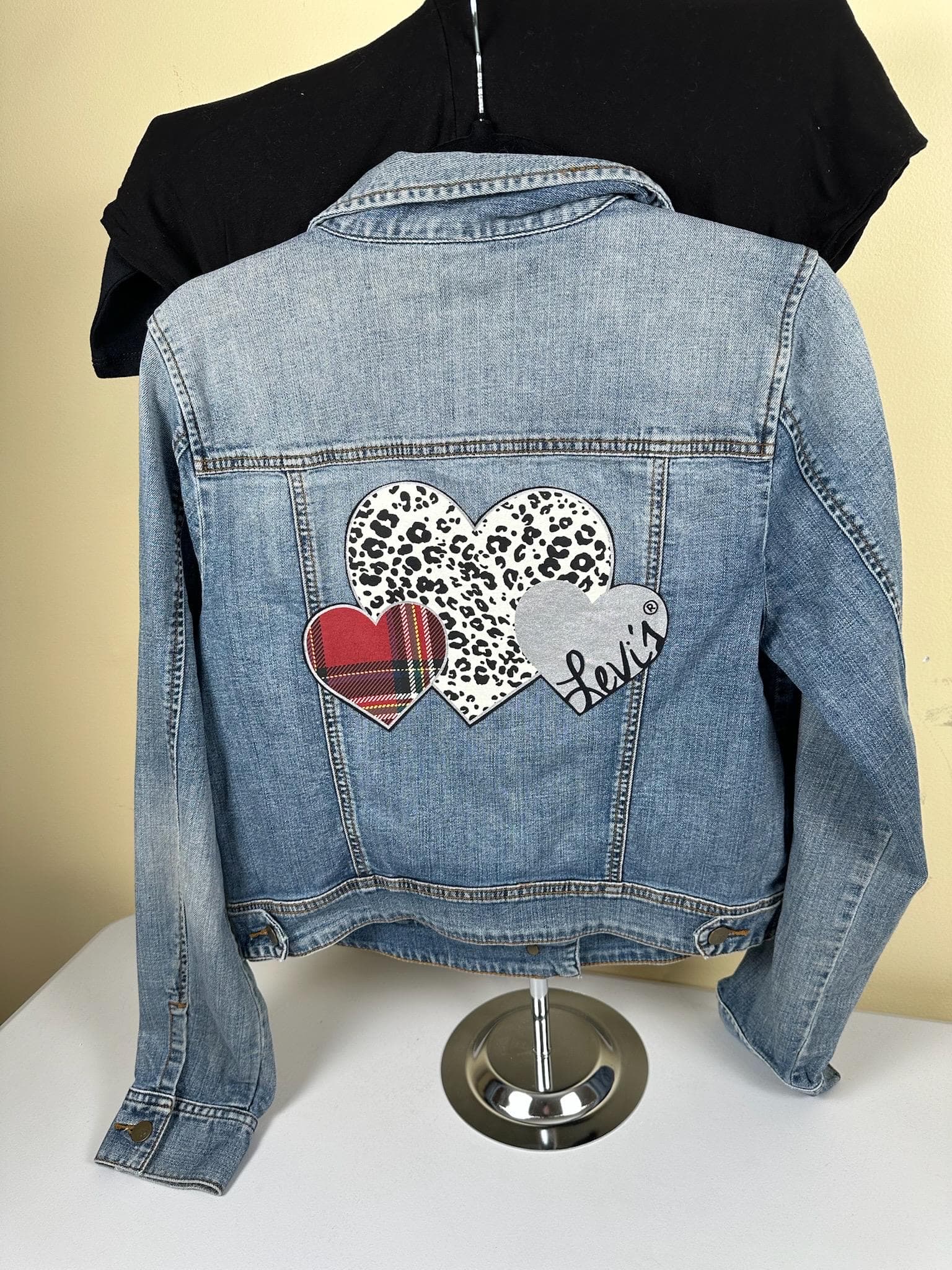 Levi hearts. Jacket – size large. Youth Jean Jacket - Image 1