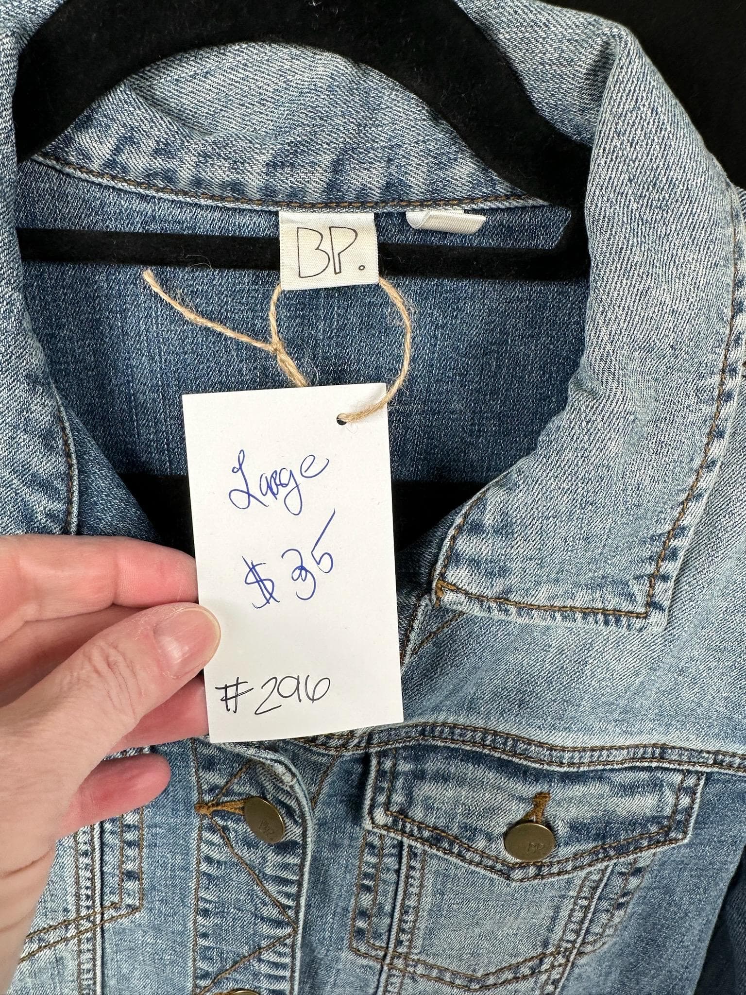 Levi hearts. Jacket – size large. Youth Jean Jacket - Thumbnail 2