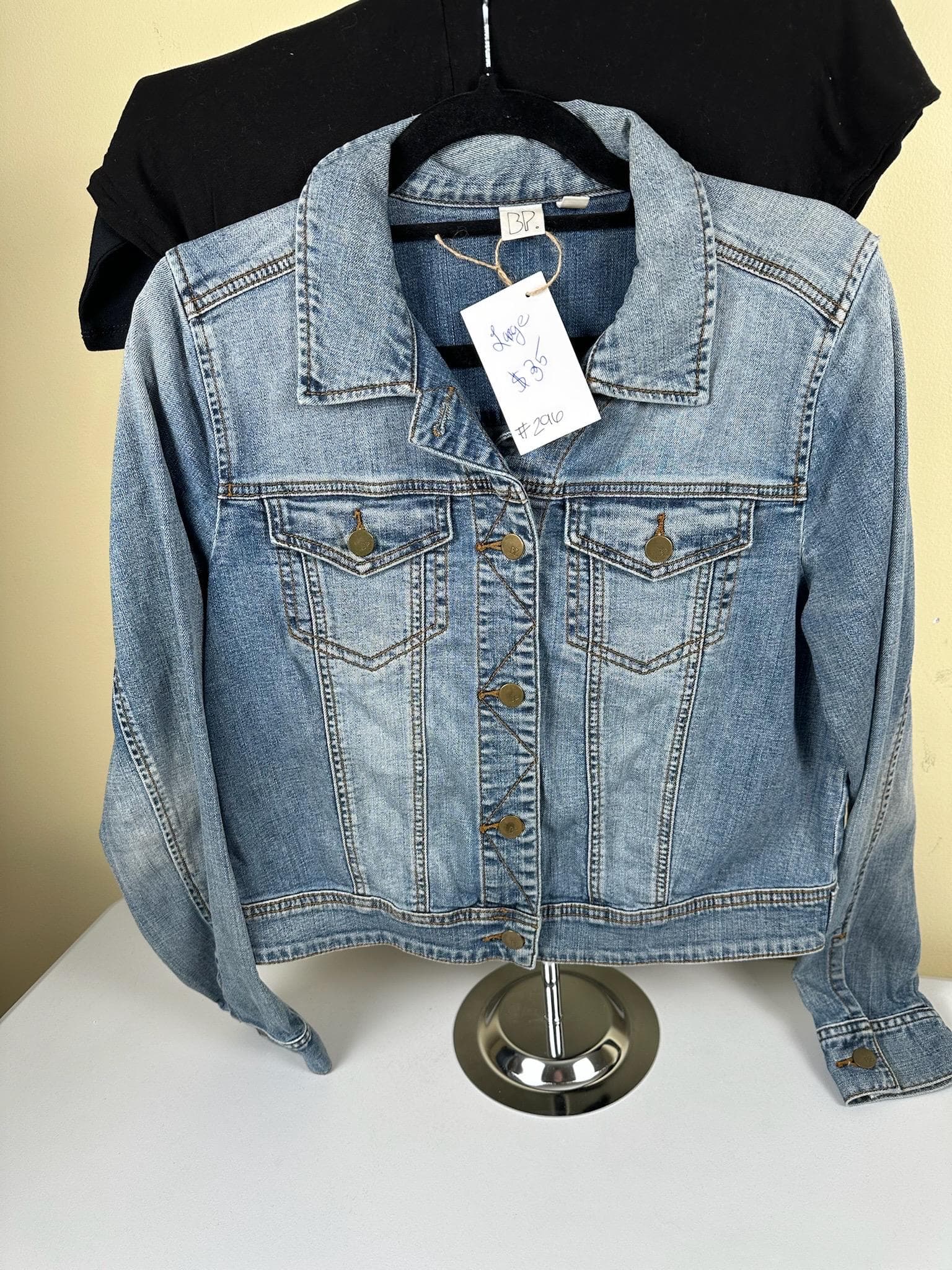 Levi hearts. Jacket – size large. Youth Jean Jacket - Thumbnail 3