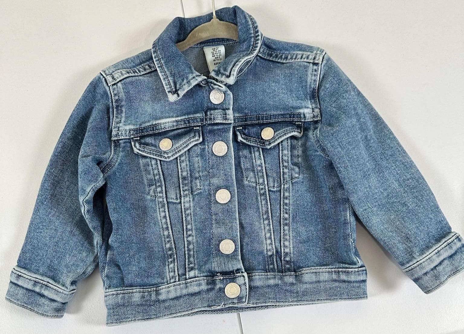 Hand-Painted Giraffe Denim Jacket – 2T Toddler Safari Clothing - Thumbnail 2