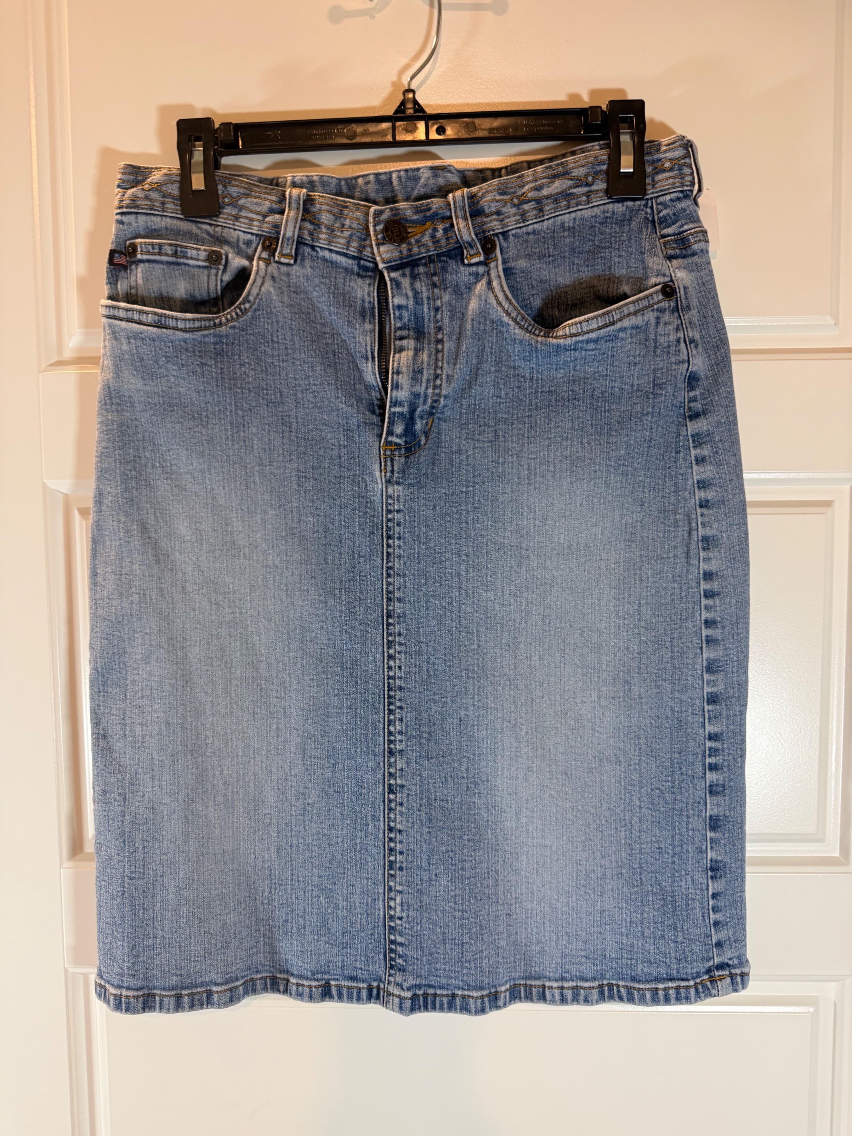 Levi's Denim Skirt Size 8 Classic Blue Jean Midi Skirt - Image 1