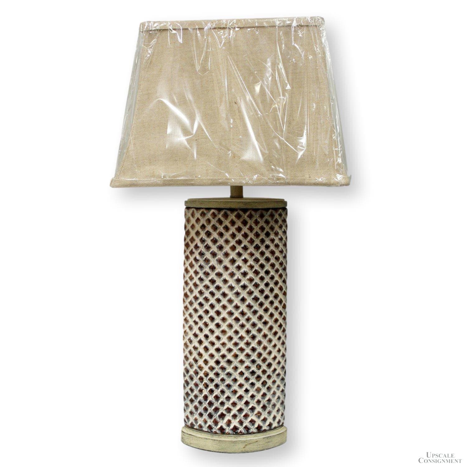 White & Gold Diamond Pattern Ceramic Table Lamp - Image 1