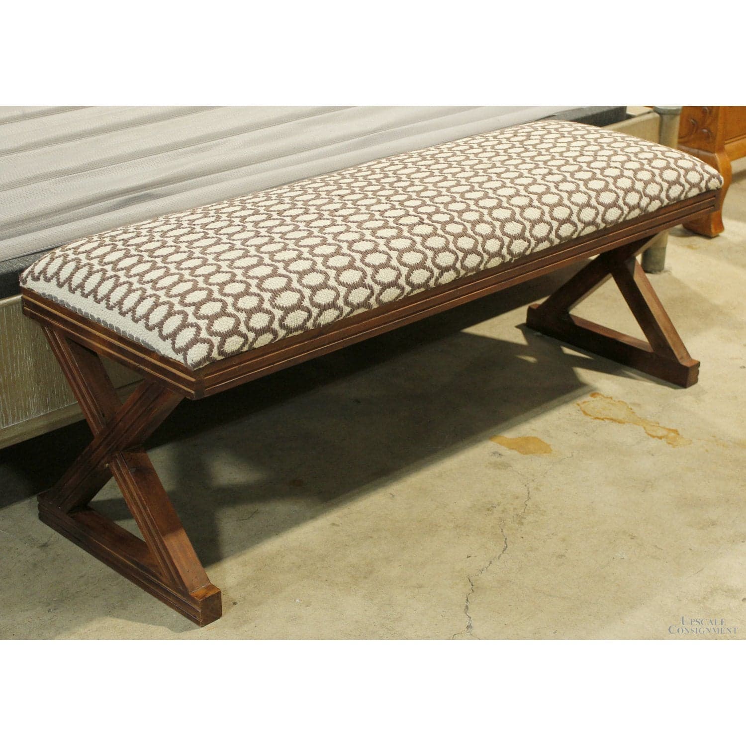 Brown & White Bench - Thumbnail 2