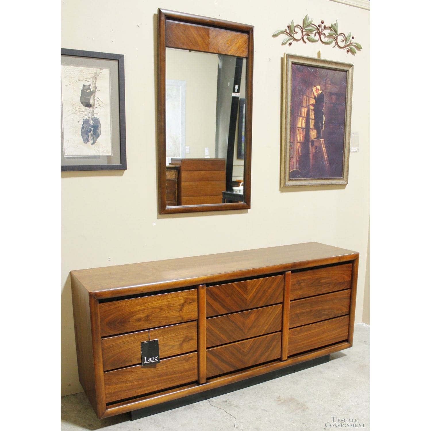 Lane Mid-Century Walnut Dresser w/Mirror - Thumbnail 3