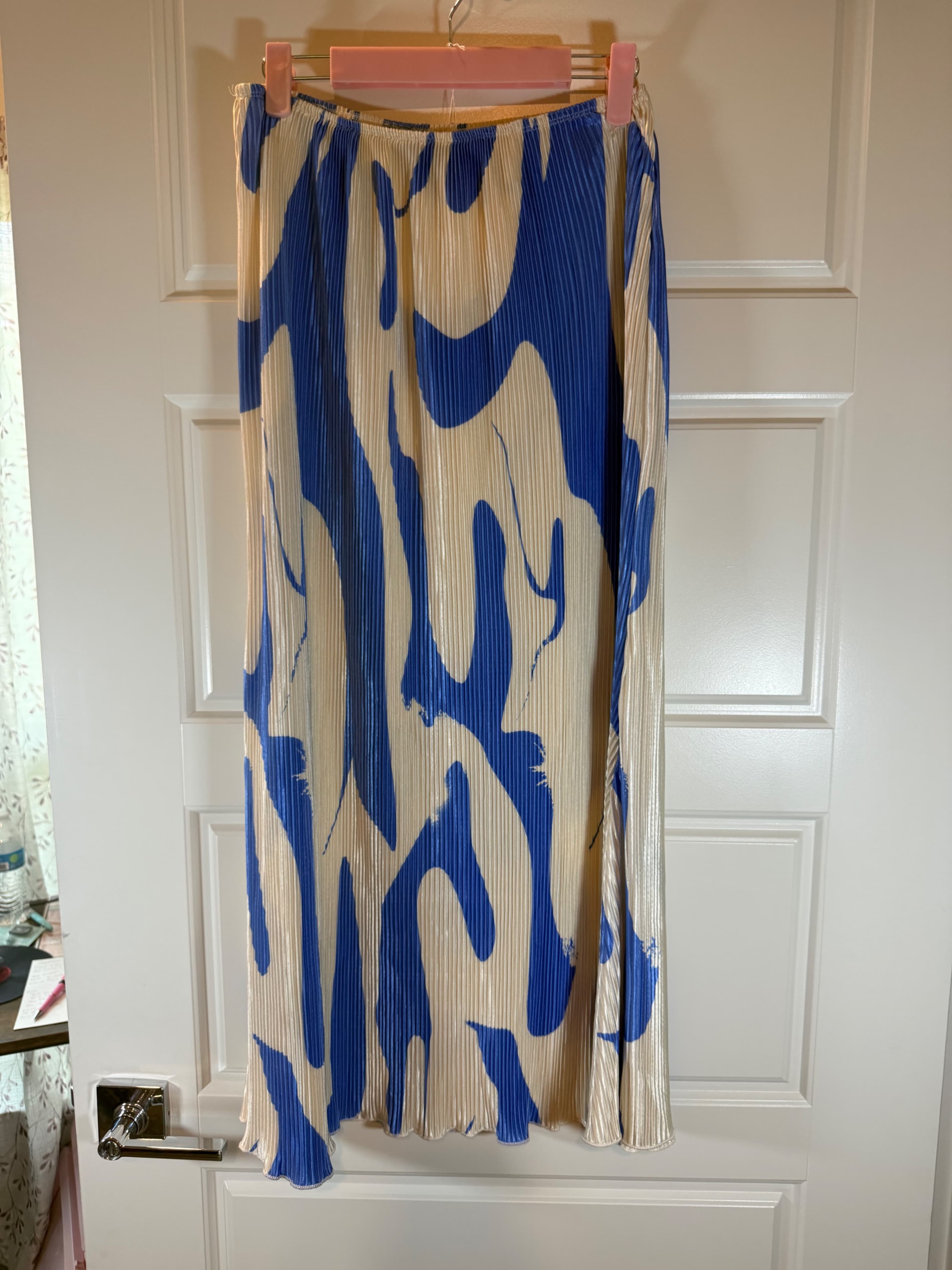 Pleated Maxi Skirt Blue and Cream Abstract Pattern - Image 1