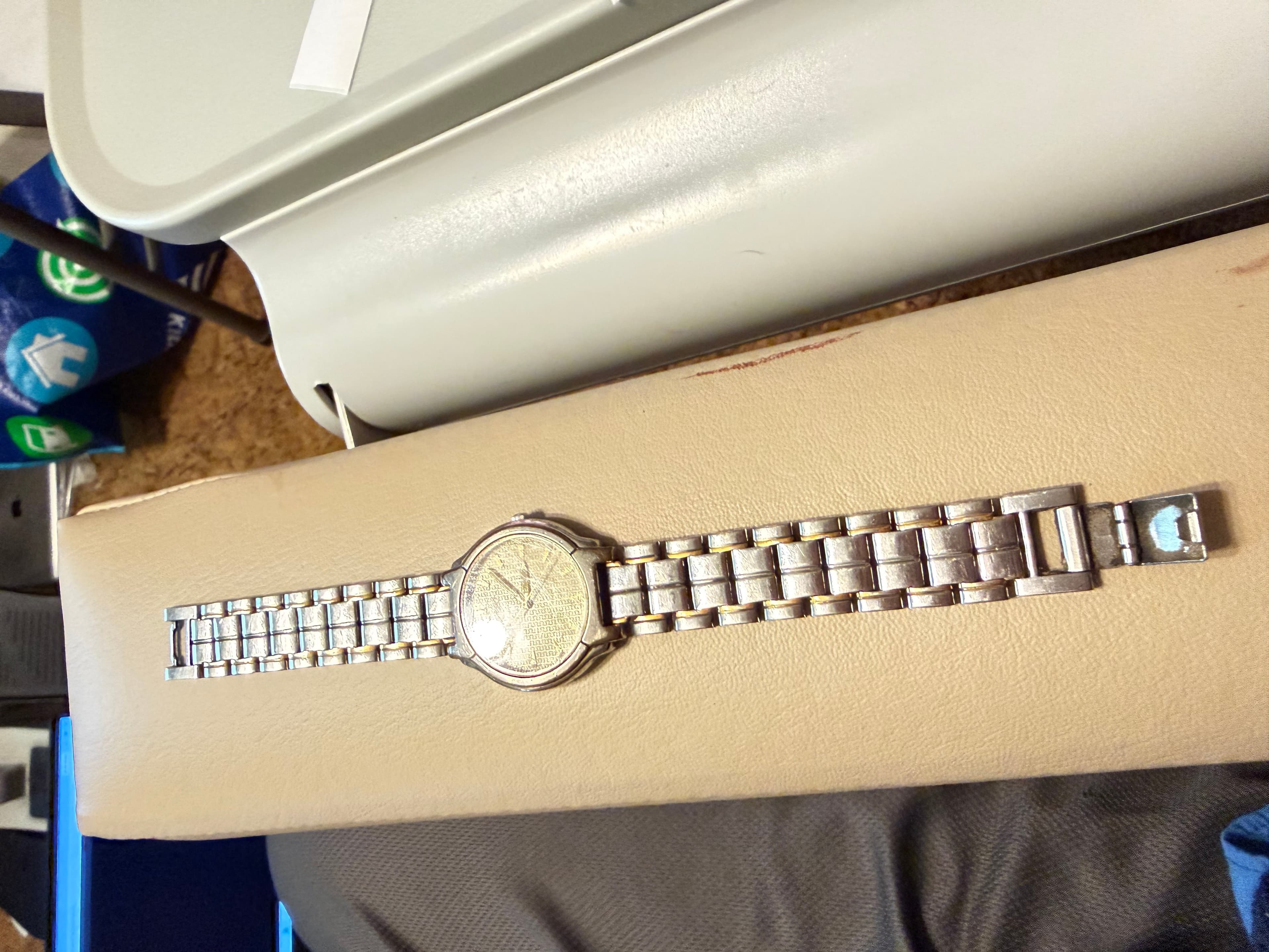 Vintage Seiko Quartz Mens Two Tone Watch Textured Gold Dial V701-2B50 Japan - Image 1