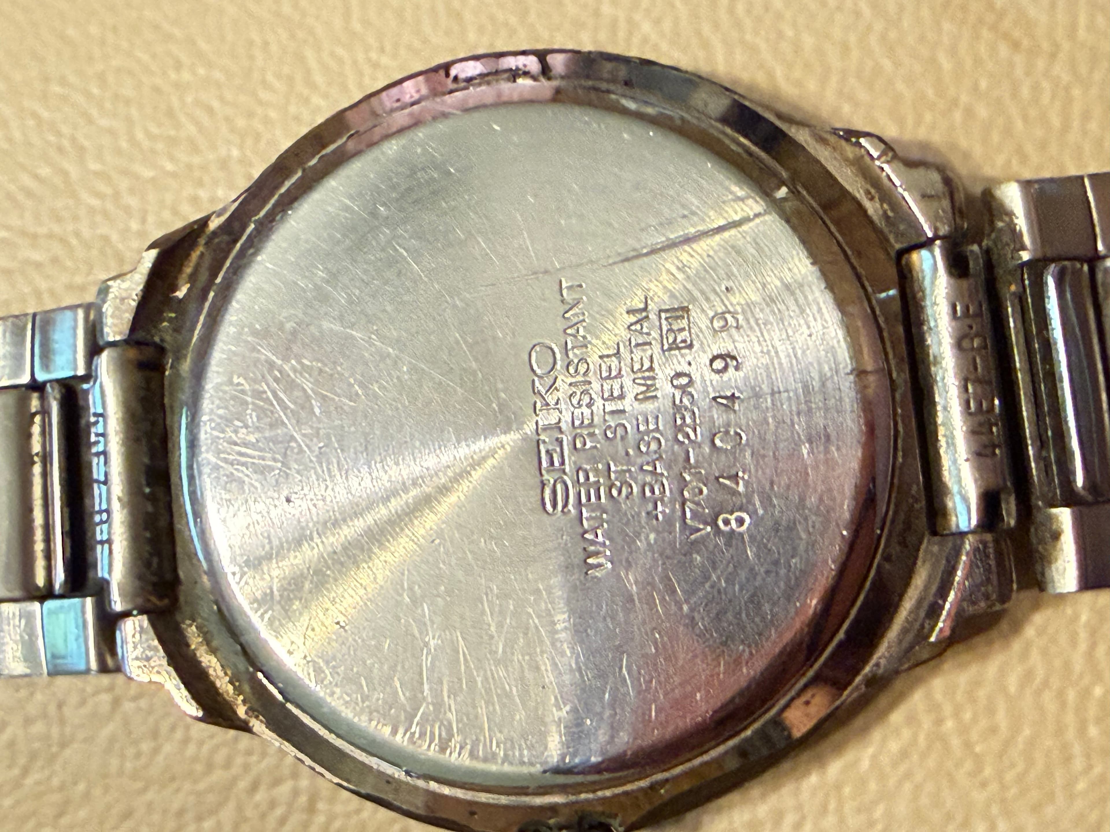 Vintage Seiko Quartz Mens Two Tone Watch Textured Gold Dial V701-2B50 Japan - Thumbnail 2