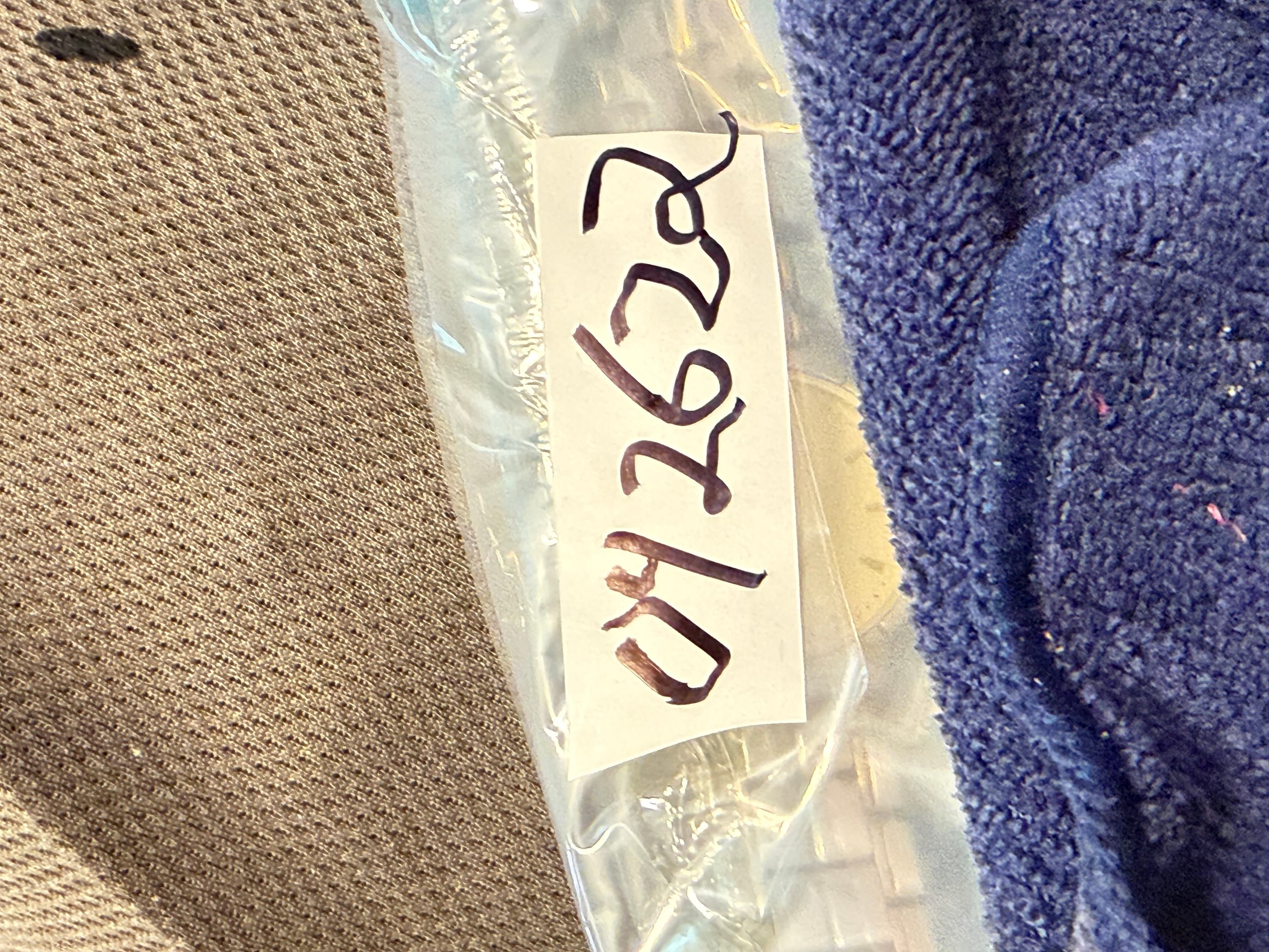 Vintage Seiko Quartz Mens Two Tone Watch Textured Gold Dial V701-2B50 Japan - Thumbnail 5