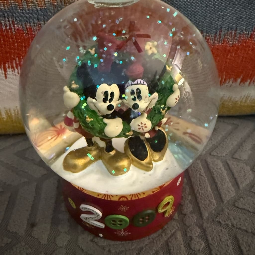 Collectible Disney Christmas Snowglobe Mickey and Minnie - Thumbnail 4