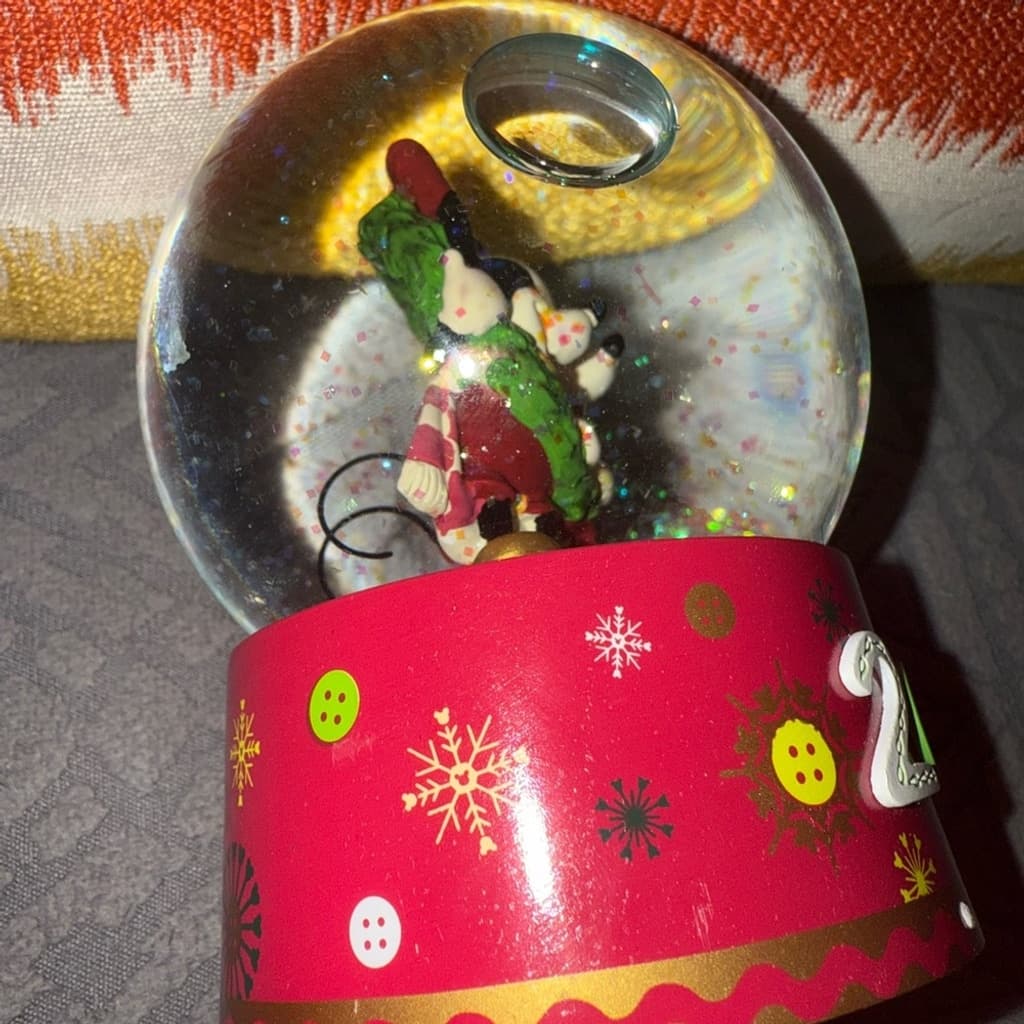 Collectible Disney Christmas Snowglobe Mickey and Minnie - Thumbnail 2