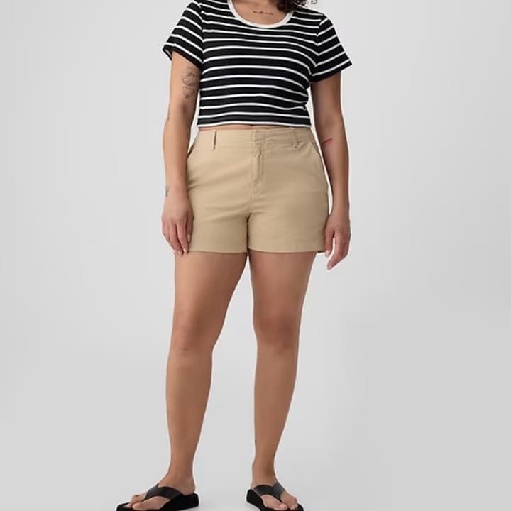 GAP Khaki Women's Shorts Size 6