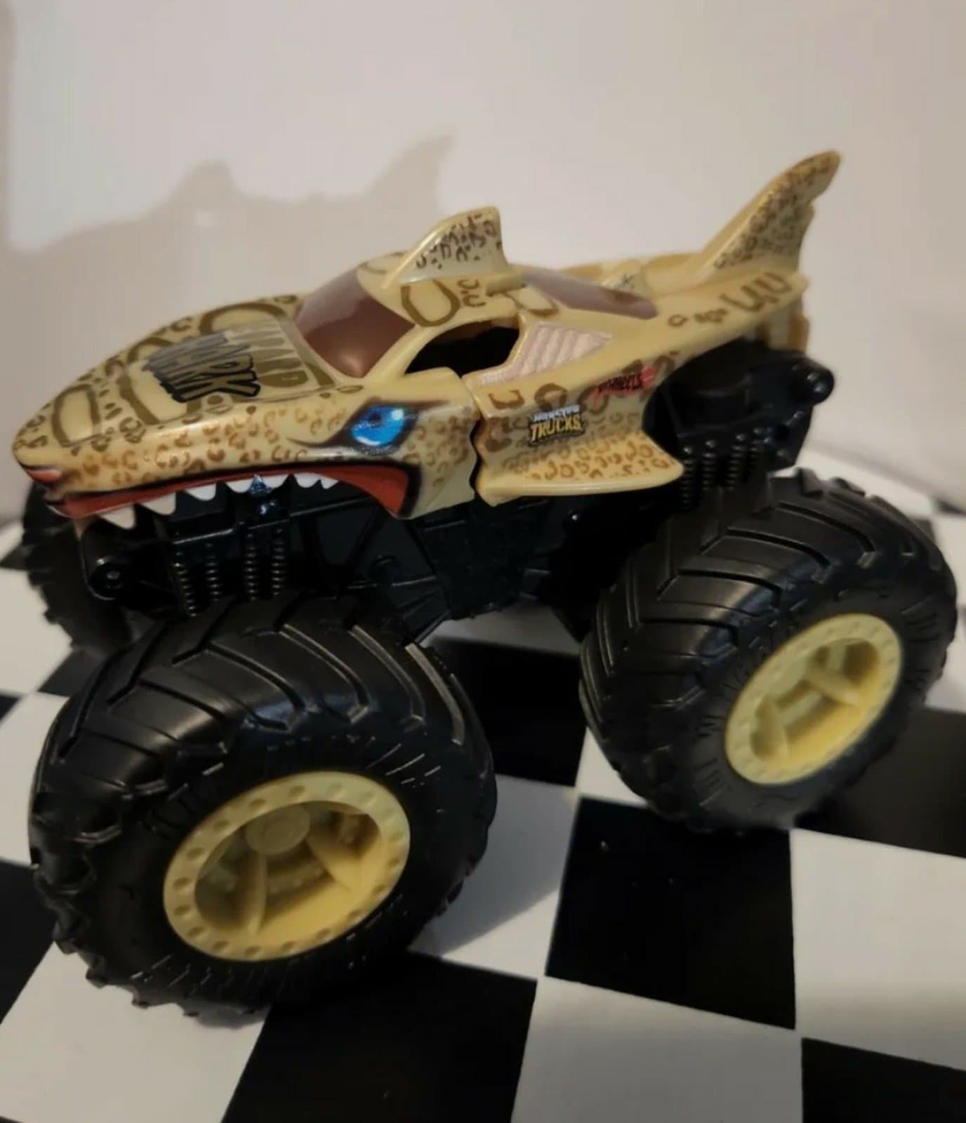 LEOPARD SHARK HOT WHEELS MONSTER TRUCKS BASH-UPS MONSTER JAM 2018 - Thumbnail 3