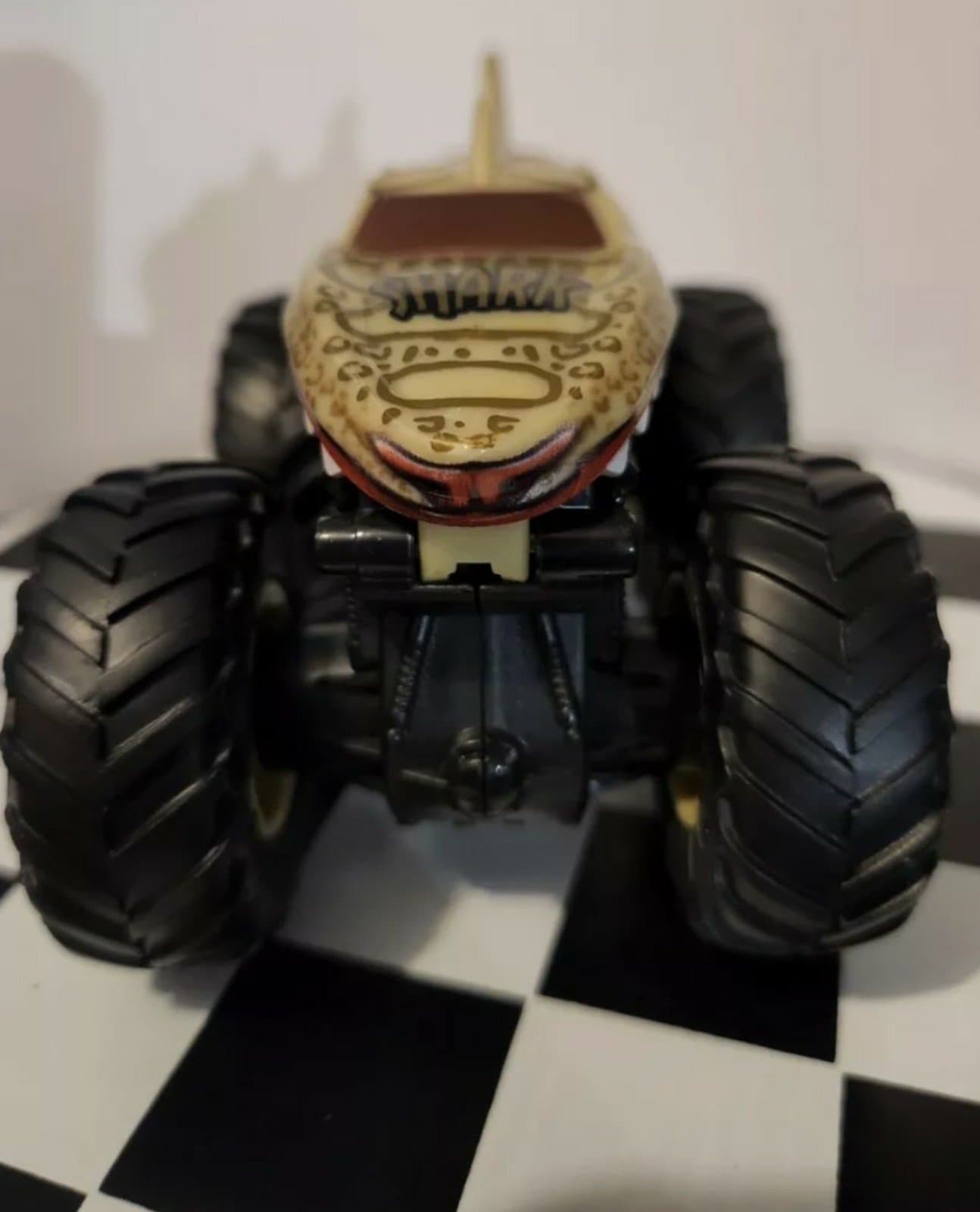 LEOPARD SHARK HOT WHEELS MONSTER TRUCKS BASH-UPS MONSTER JAM 2018 - Image 1