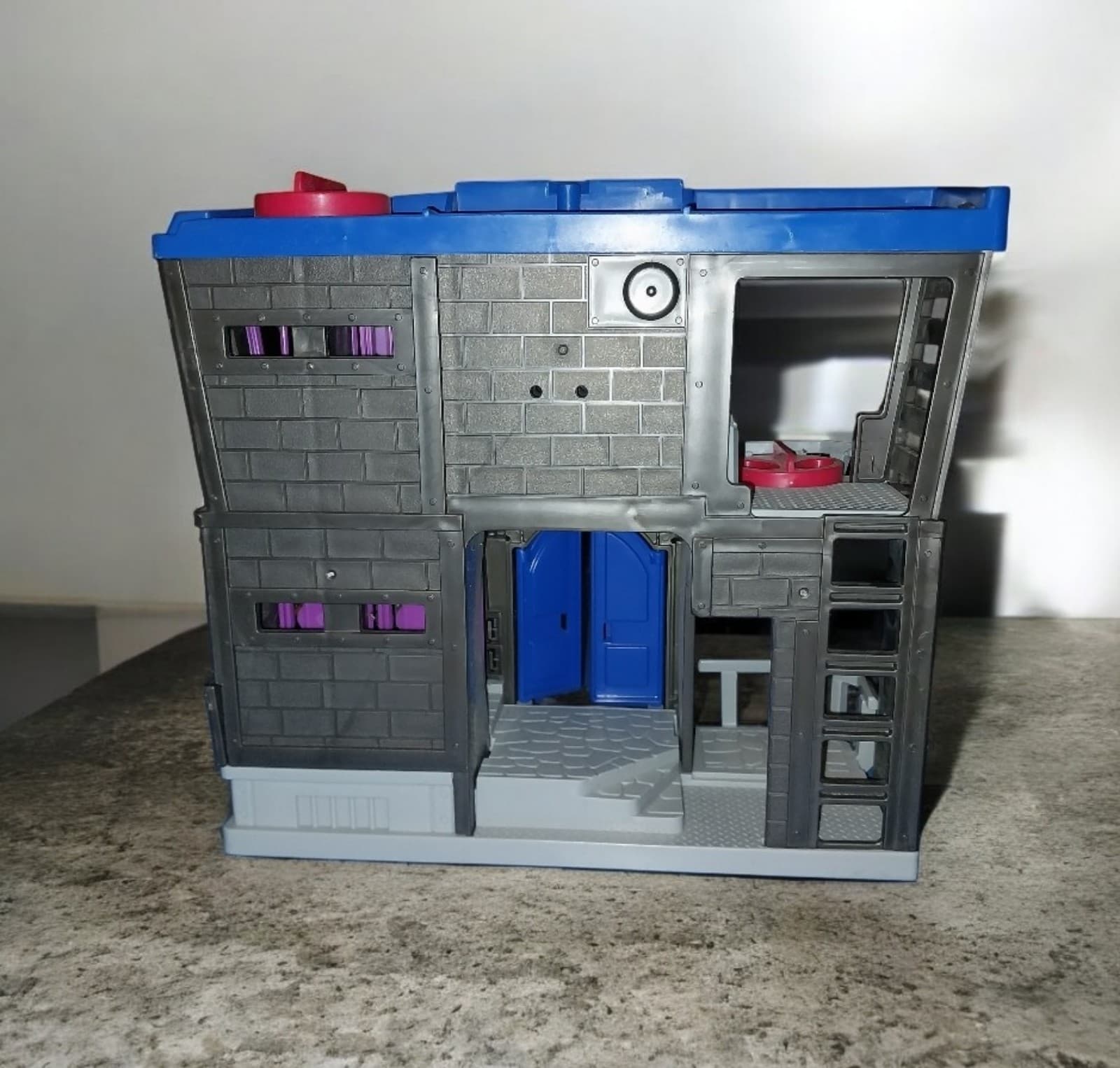 Mattel 2012 Batman Gotham City Jail Playset - Thumbnail 2