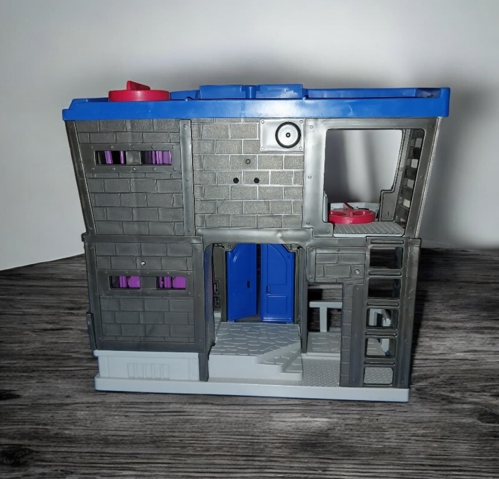 Mattel 2012 Batman Gotham City Jail Playset - Thumbnail 4