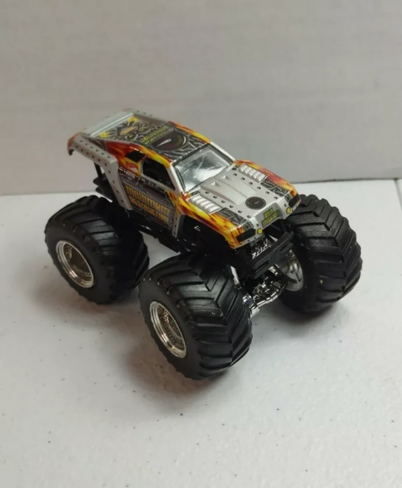 Hot Wheels 1:43 Monster Jam Truck Rev Tredz Max-D Maximum Destruction Big Tire - Thumbnail 2
