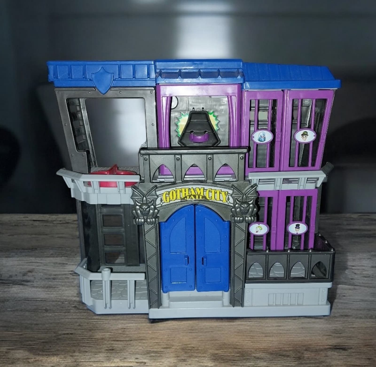 Mattel 2012 Batman Gotham City Jail Playset - Image 1