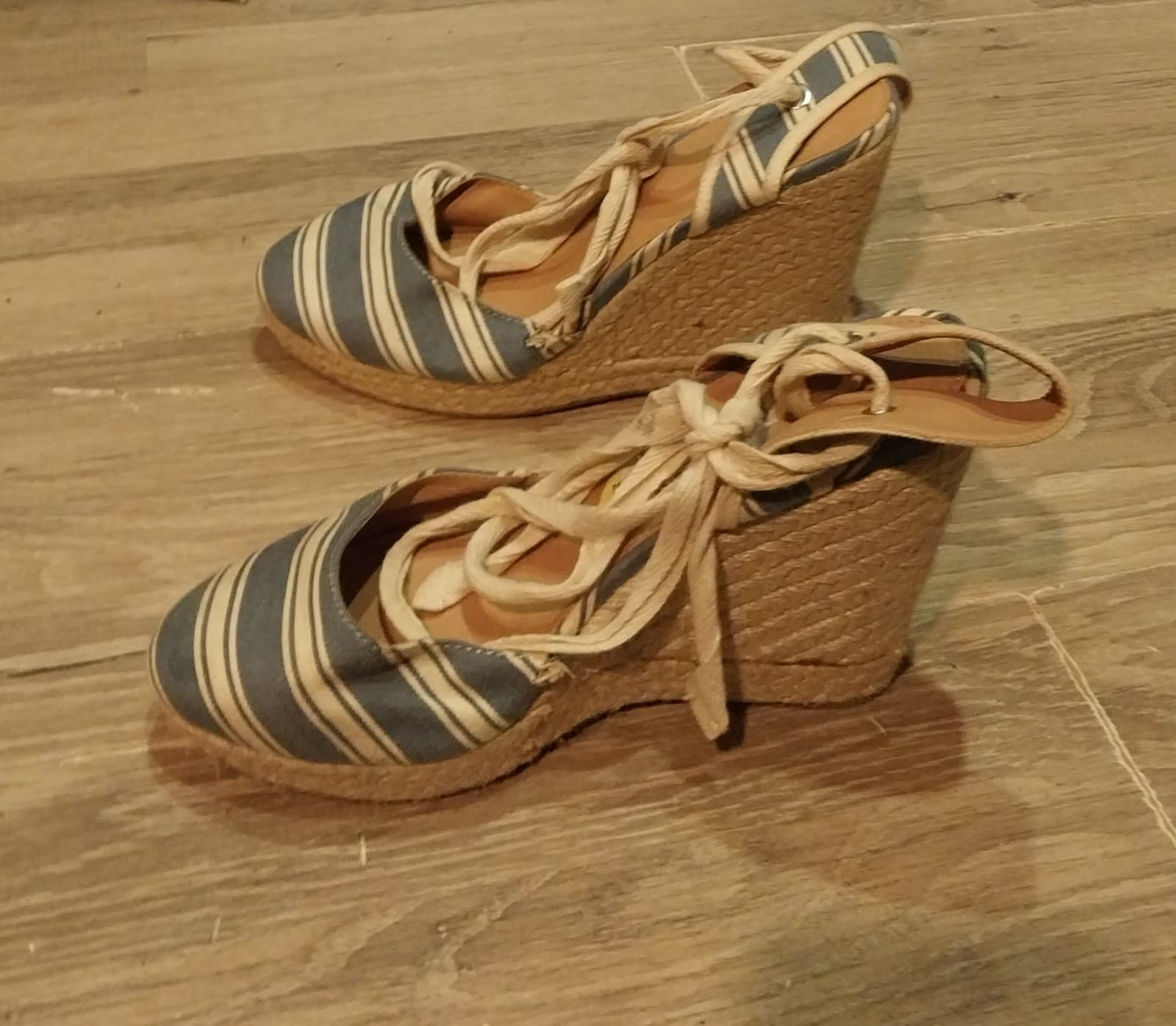 Wedges & Flats. Flats are Size 9 & Wedges are Size 9 - Thumbnail 2