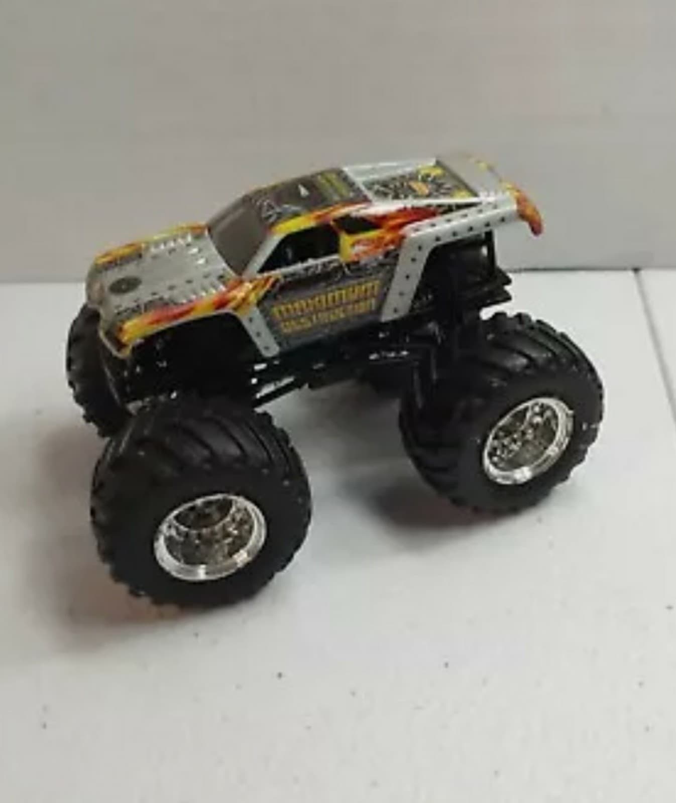 Hot Wheels 1:43 Monster Jam Truck Rev Tredz Max-D Maximum Destruction Big Tire - Image 1