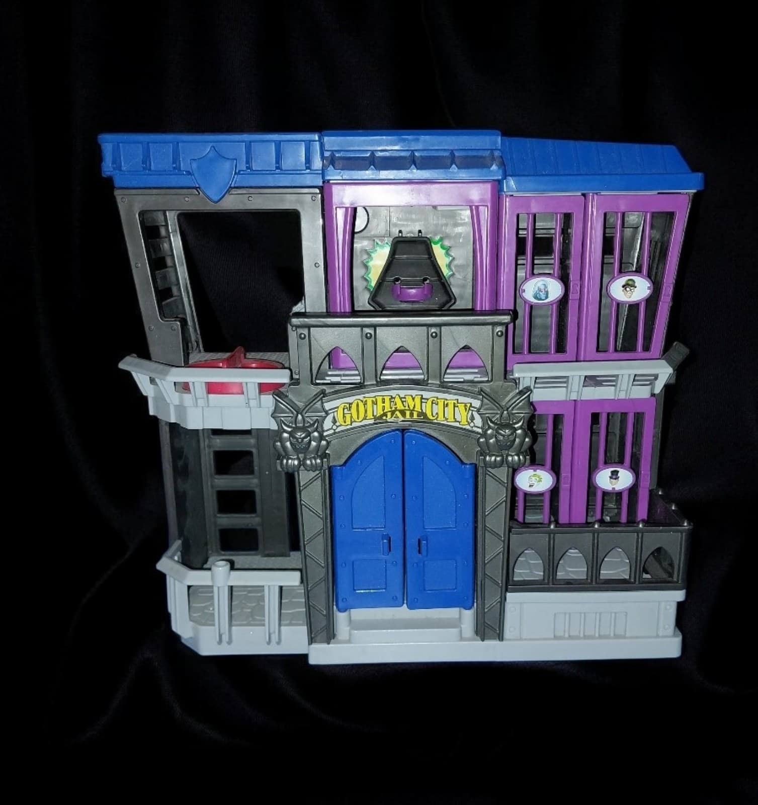 Mattel 2012 Batman Gotham City Jail Playset - Thumbnail 3