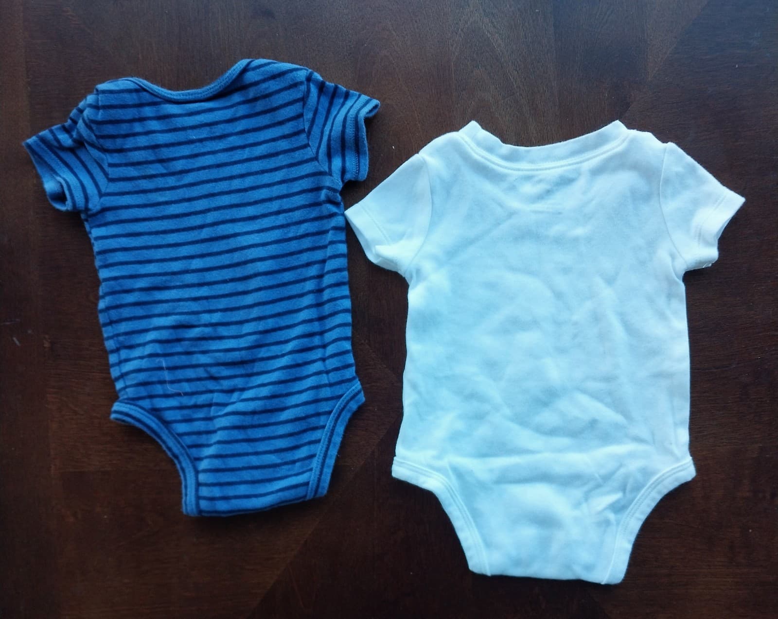 Carter's Onesies. 2 Short Sleeve Onesies. Size 3 Months - Thumbnail 2