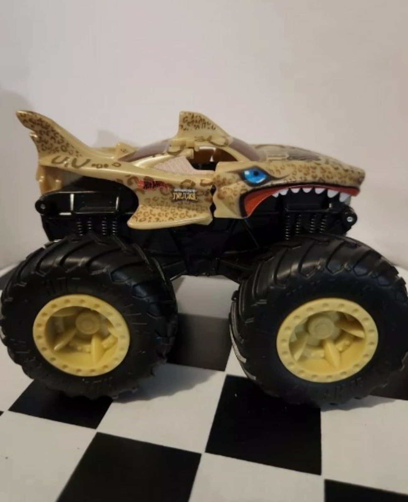LEOPARD SHARK HOT WHEELS MONSTER TRUCKS BASH-UPS MONSTER JAM 2018 - Thumbnail 2