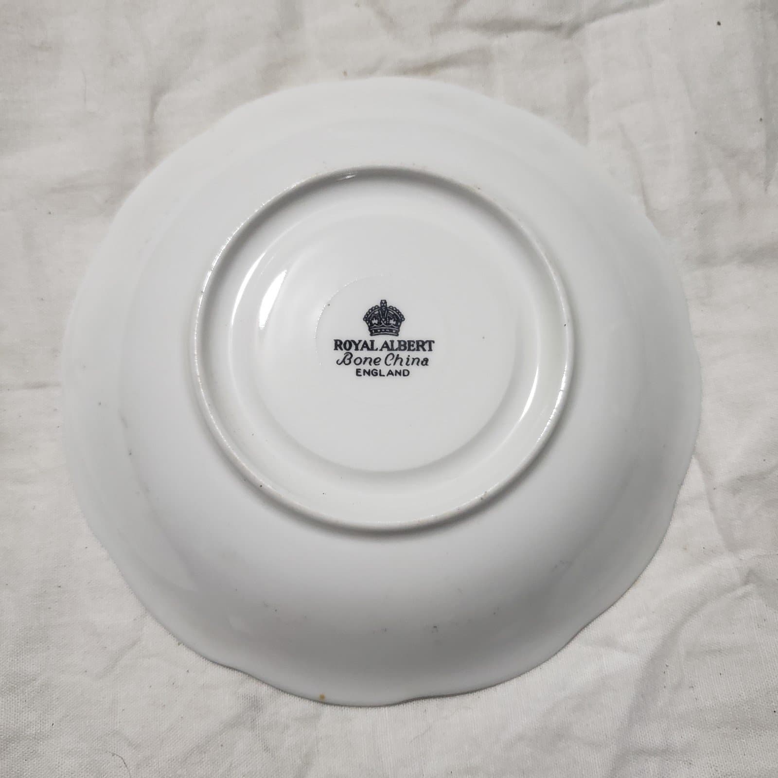 Vintage Royal Albert Yellow Saucer with Pink Roses - Thumbnail 2