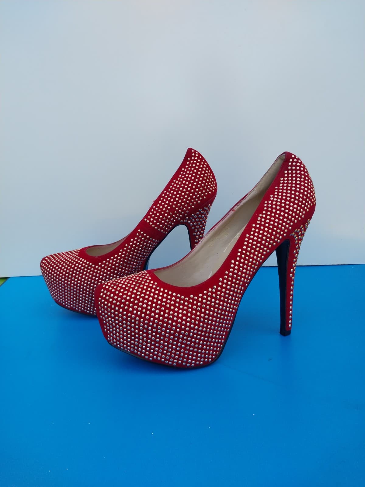 Red & Gold Sequin 5" Sexy Stiletto High Heels. Size 10 - Image 1