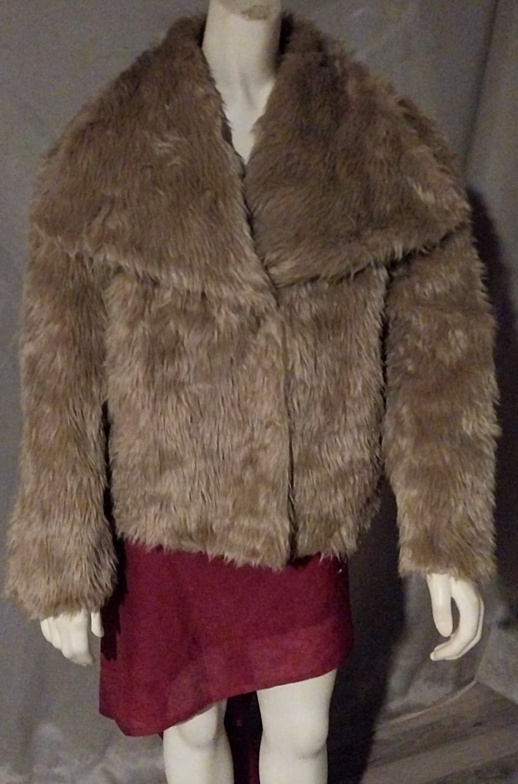 One and Only tan faux fur mobwife cropped jacket size Large - Image 1