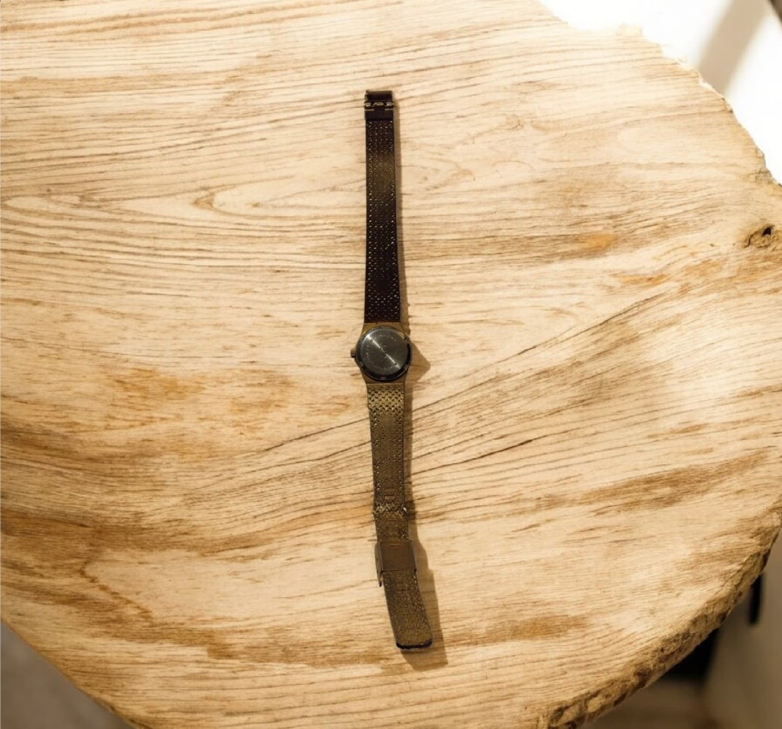 Vintage Quartz Gold Tone Nugget Womans Watch V-121 - Thumbnail 4