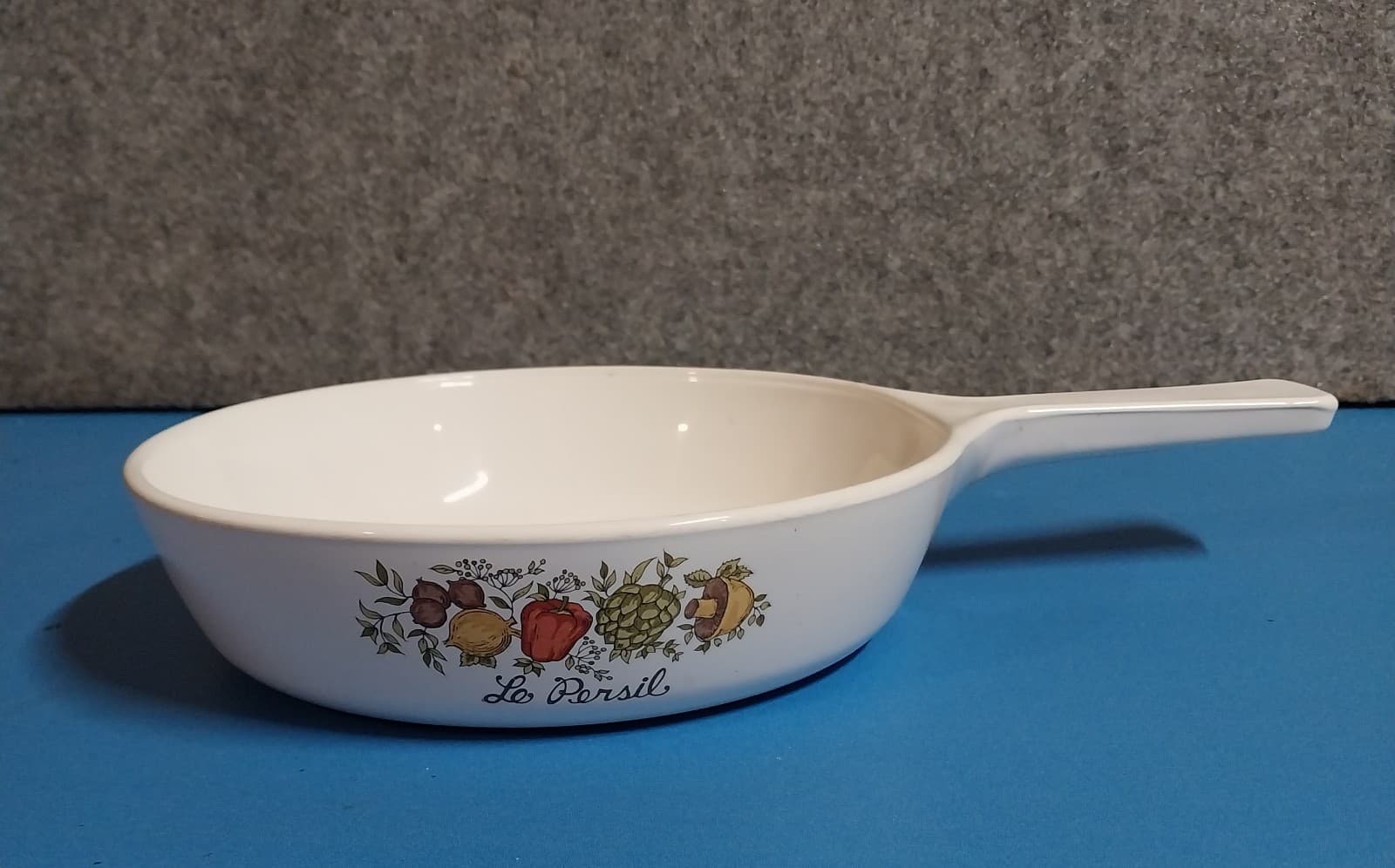 Corning Ware pan, Spice of life pot, Le Persil. 7"D x 10"D with the handle. - Image 1