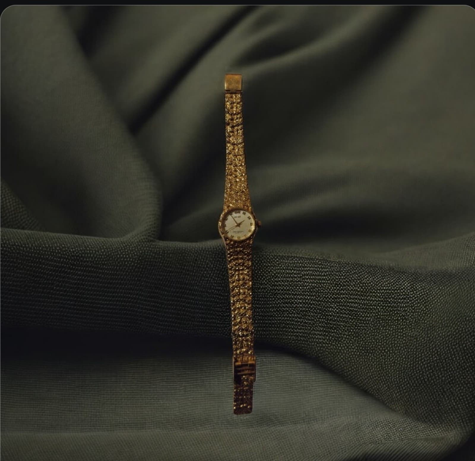 Vintage Quartz Gold Tone Nugget Womans Watch V-121 - Thumbnail 2