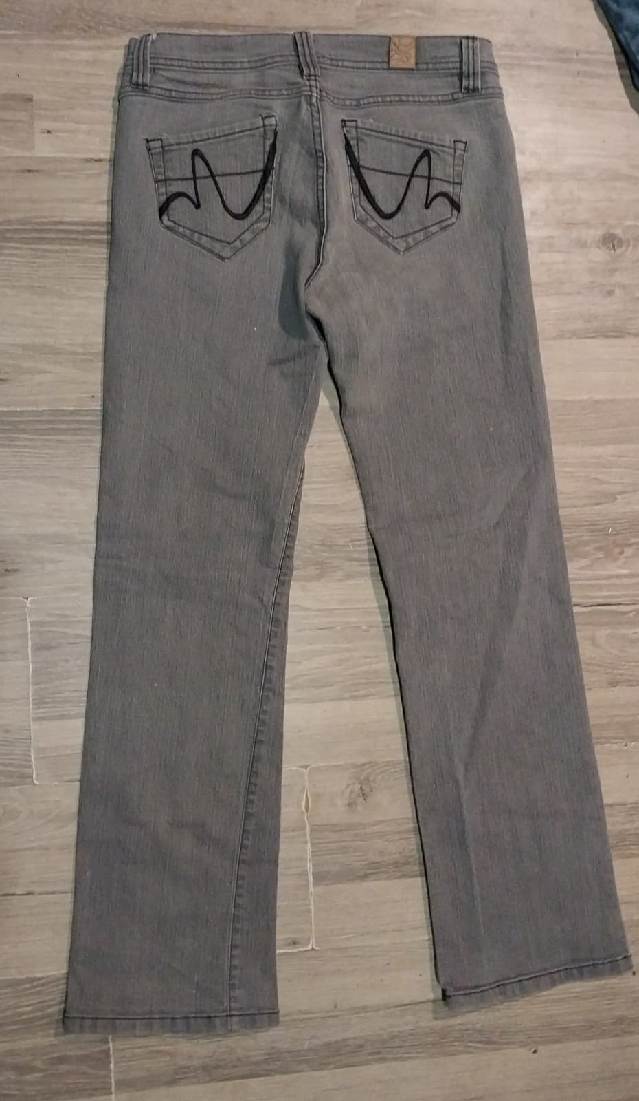 Women’s size 7 Jeans - Thumbnail 2