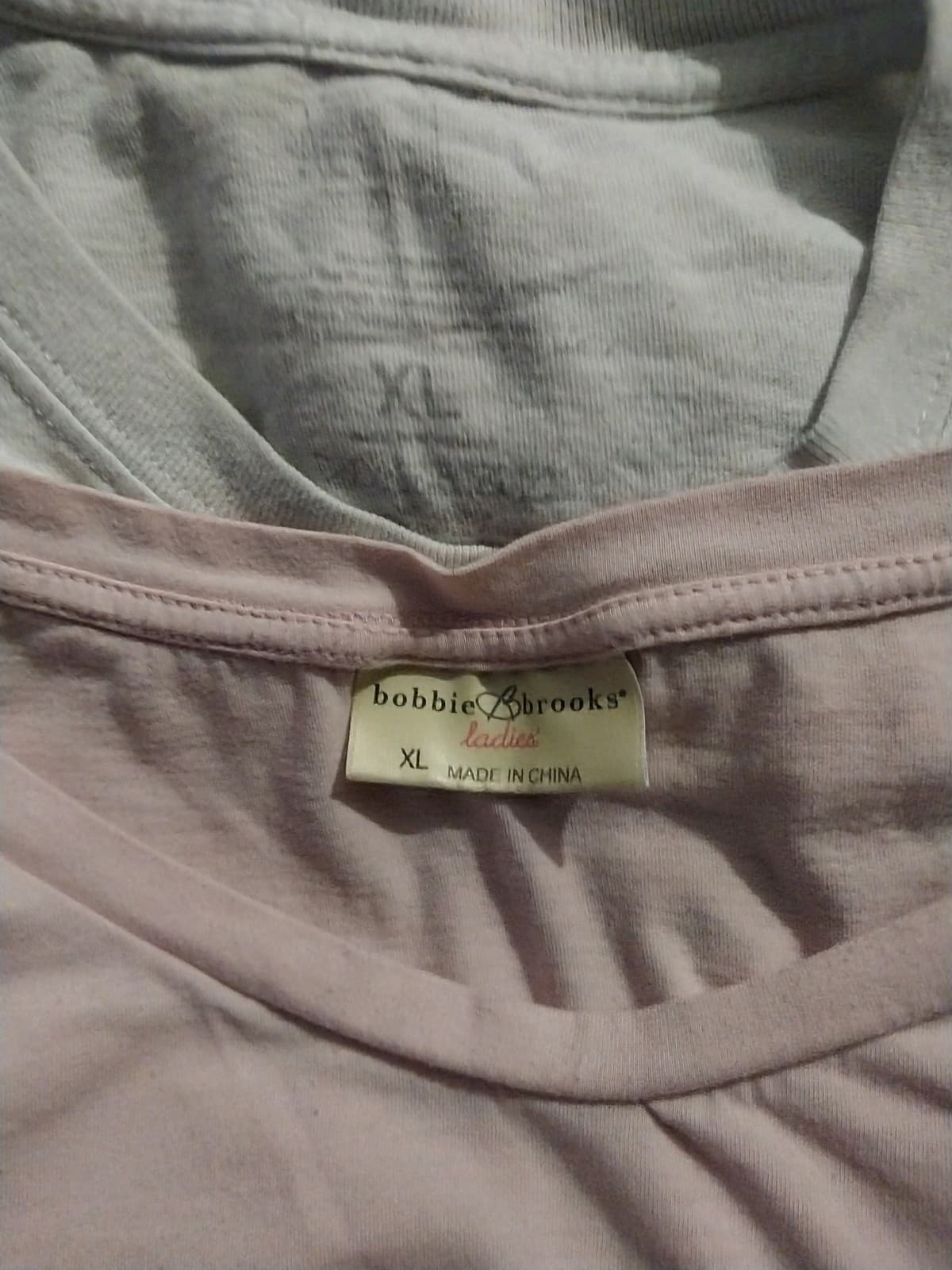 2 Women’s T-shirts. Size XL - Thumbnail 3