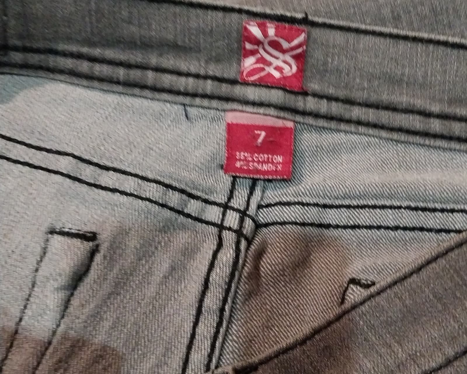 Women’s size 7 Jeans - Thumbnail 3