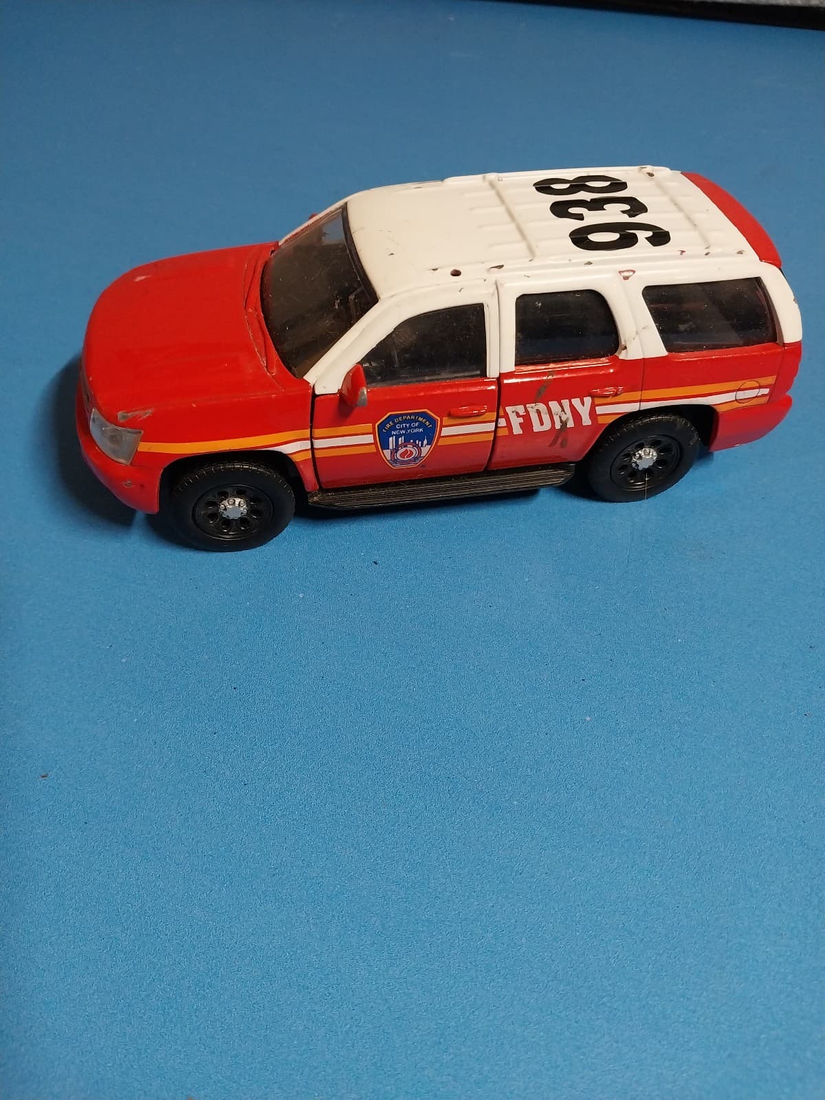 JADA HERO PATROL FIRE DEPARTMENT OF NEW YORK CITY FDNY 2010 CHEVY TAHOE - Thumbnail 3