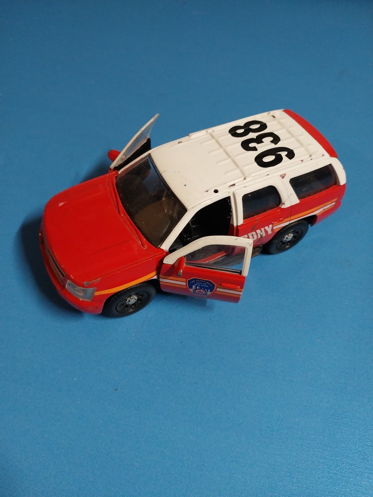 JADA HERO PATROL FIRE DEPARTMENT OF NEW YORK CITY FDNY 2010 CHEVY TAHOE - Image 1