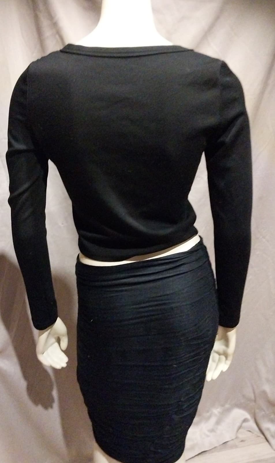 Wide V-Neck Long Sleeve Top. Size Small - Thumbnail 2