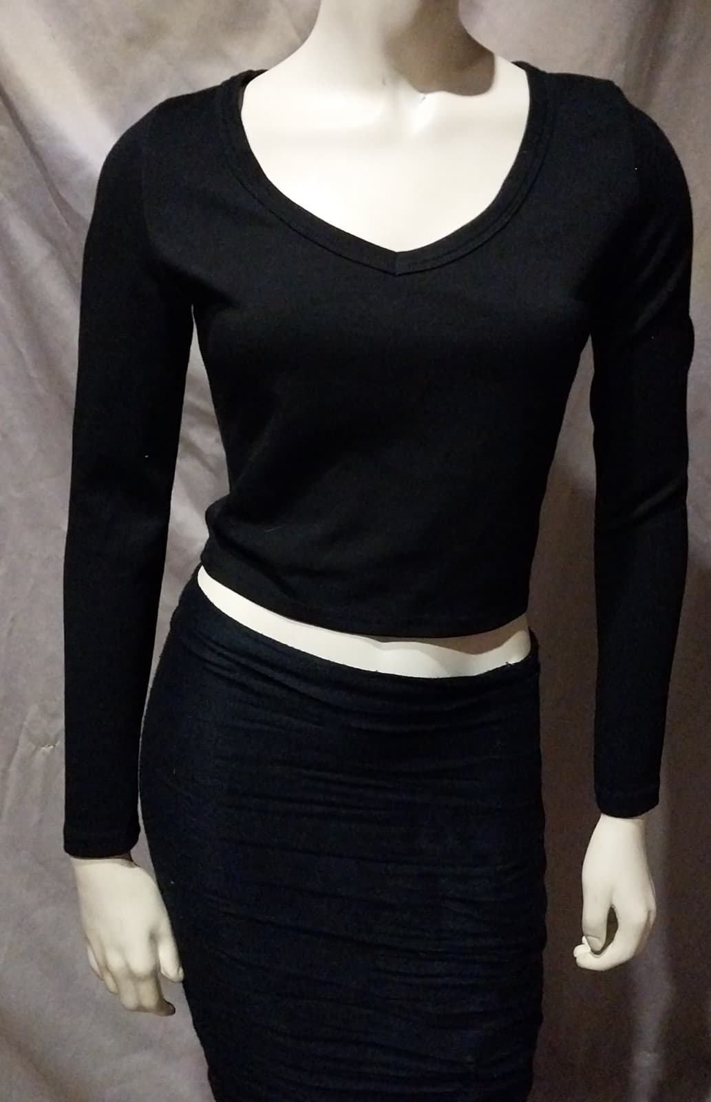 Wide V-Neck Long Sleeve Top. Size Small - Image 1