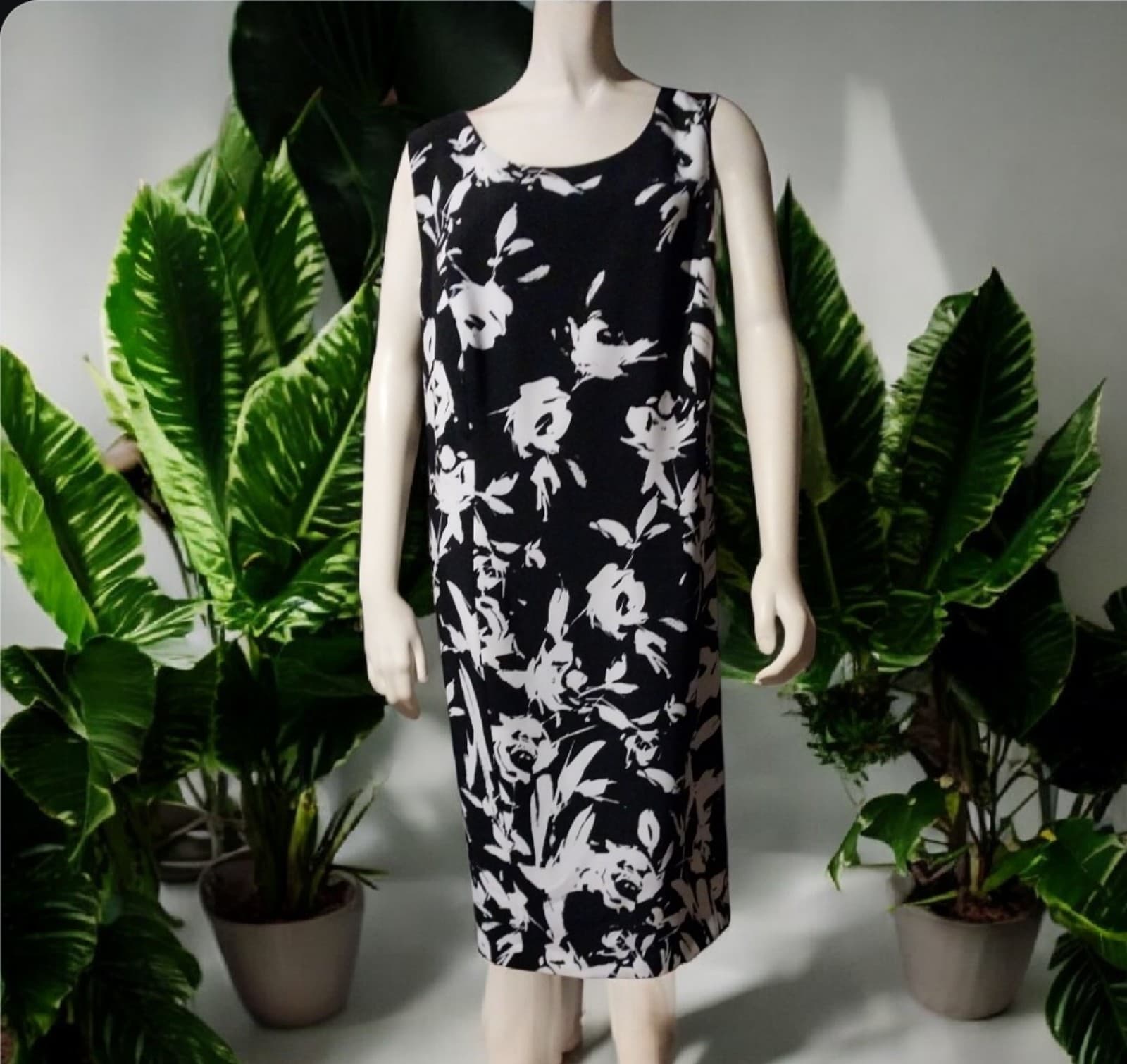 Kasper New Black/Vanilla Ice A-Line Dress. Size 20W - Image 1