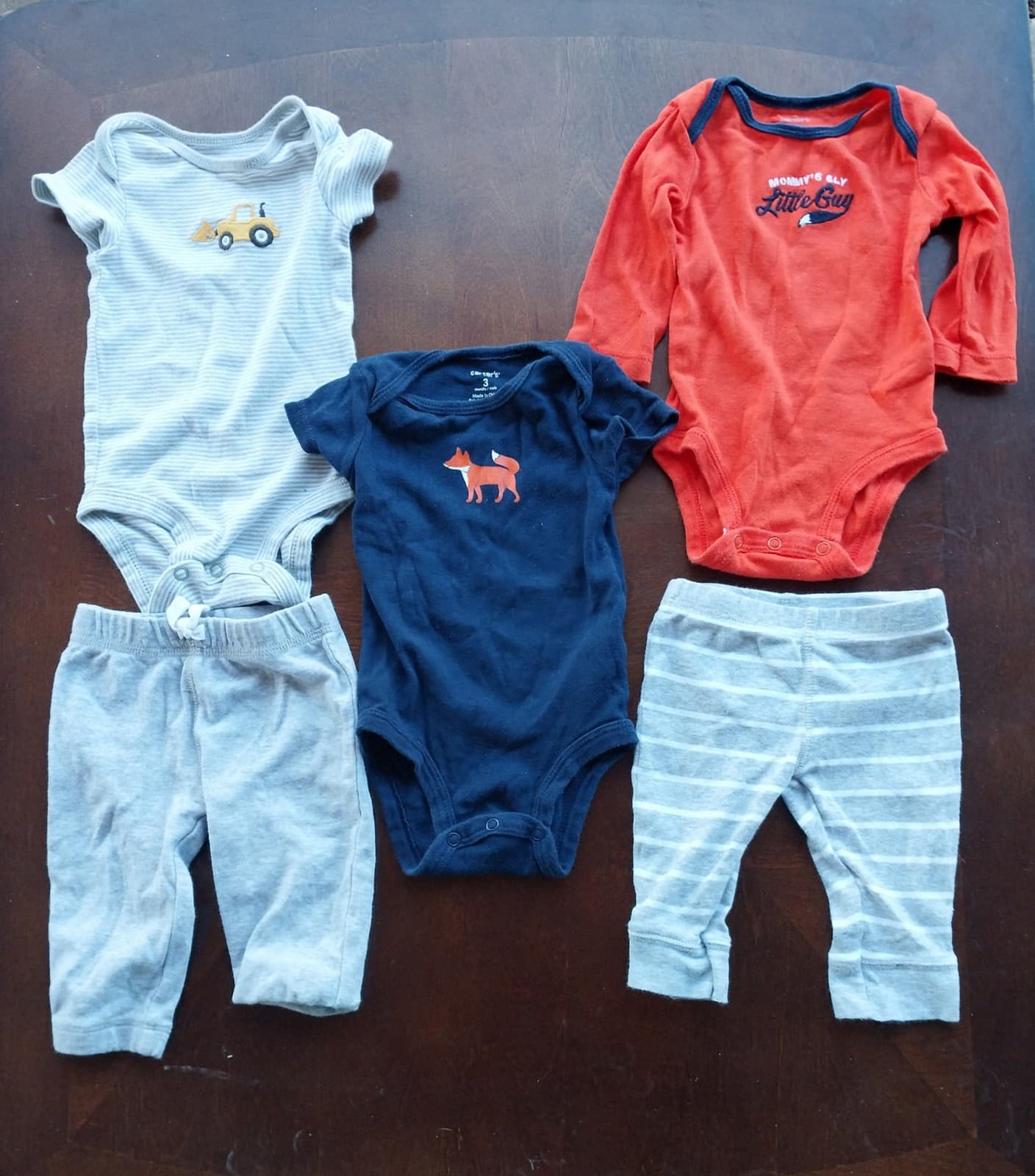 Carter's. 3 Short Sleeve Onesies & 2 Pairs Of Pants. Size 3 Months - Image 1