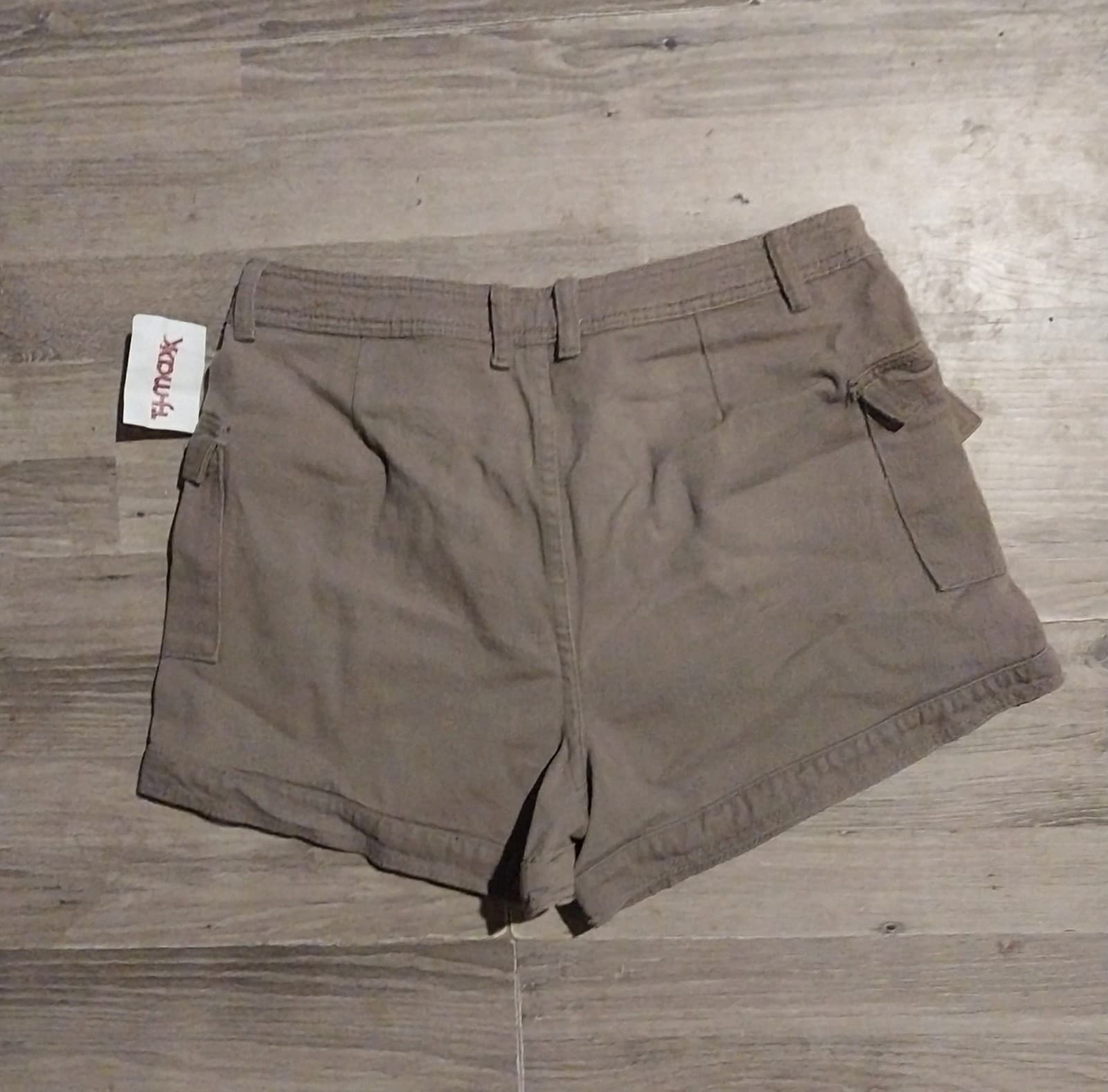 LosAngeles Sixty-six Beige Shorts. Size 11 - Thumbnail 2
