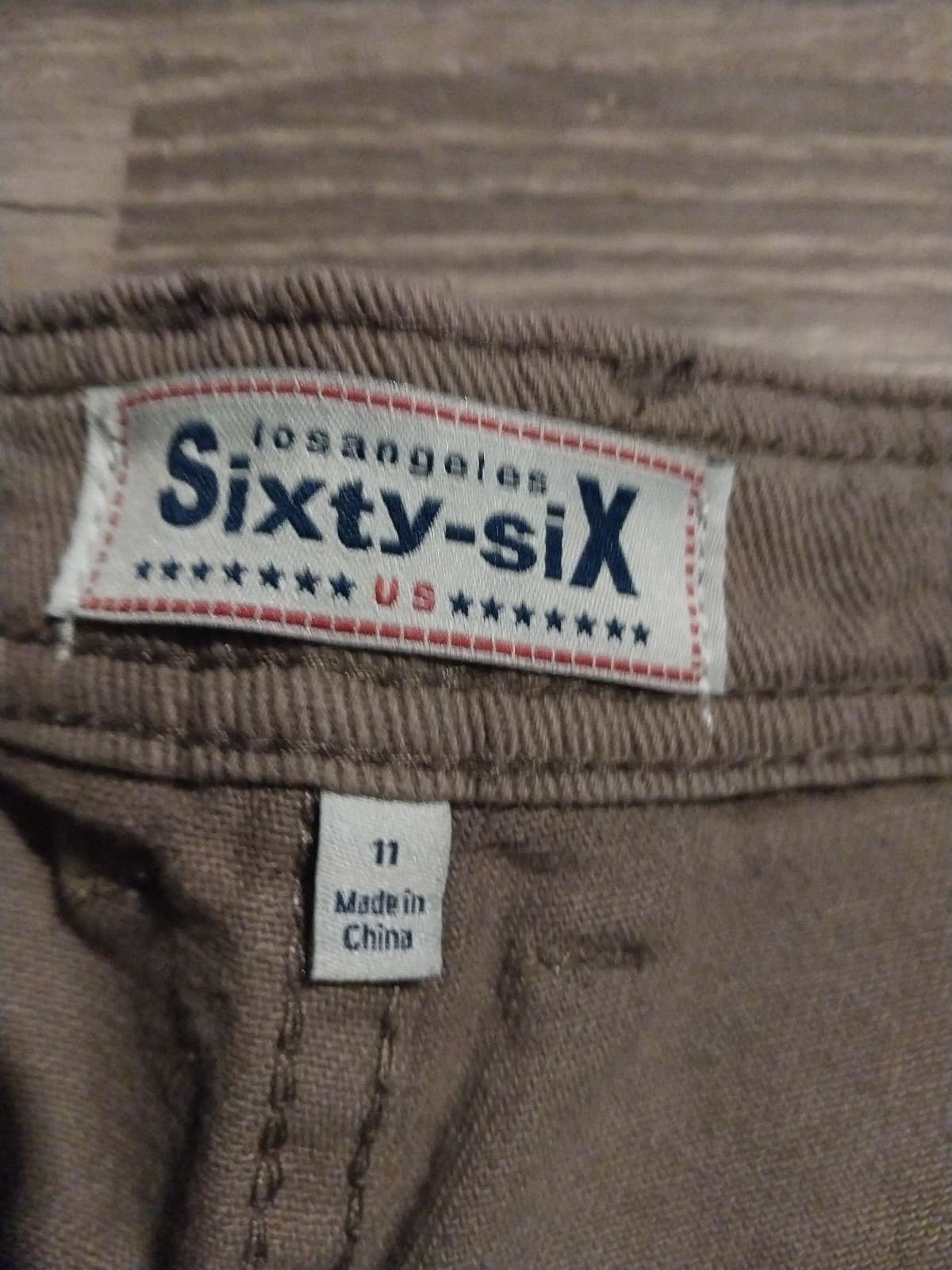 LosAngeles Sixty-six Beige Shorts. Size 11 - Thumbnail 3