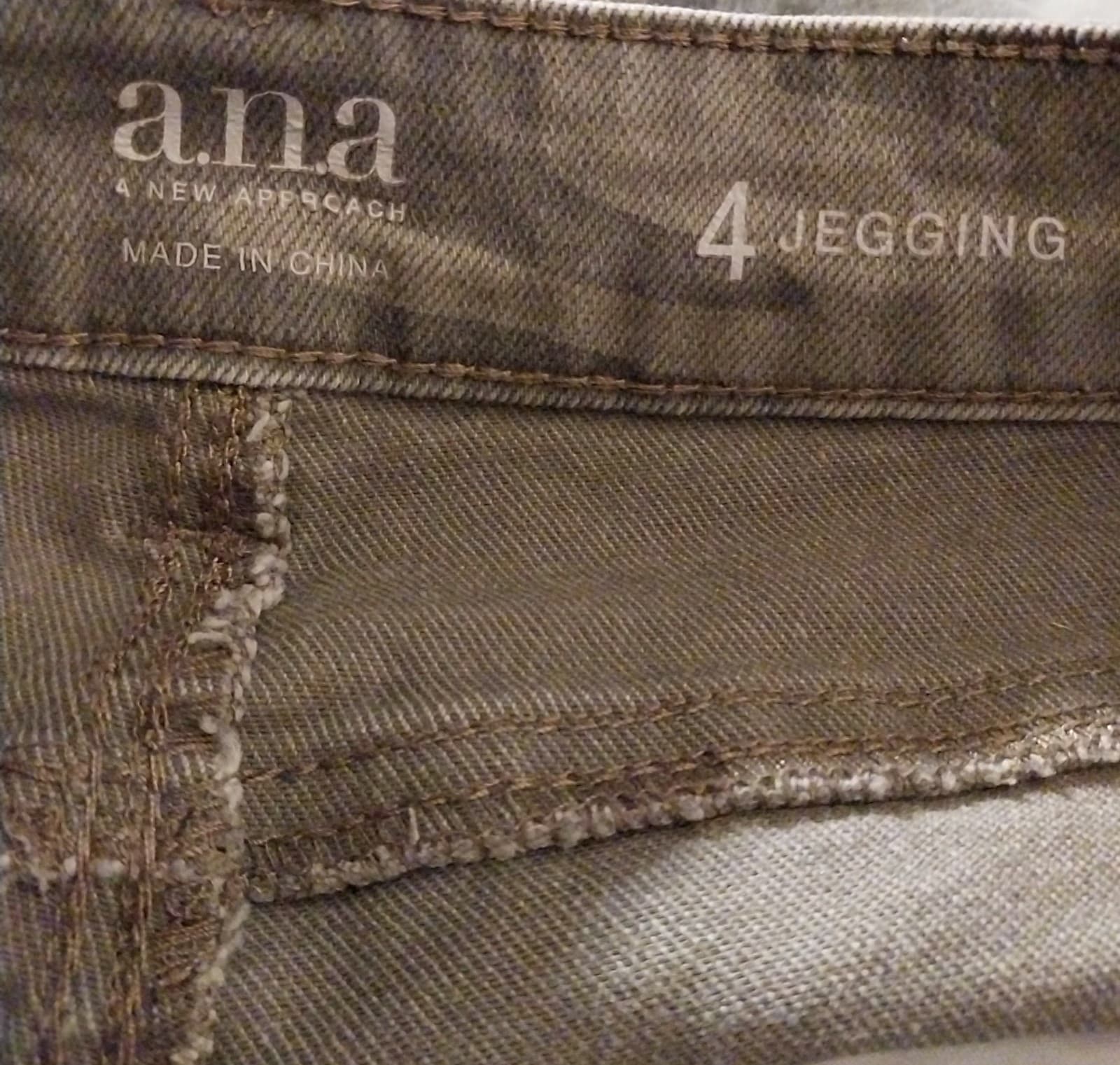 A.N.A. A New Approach. Camo Leggings. Size 4 - Thumbnail 3