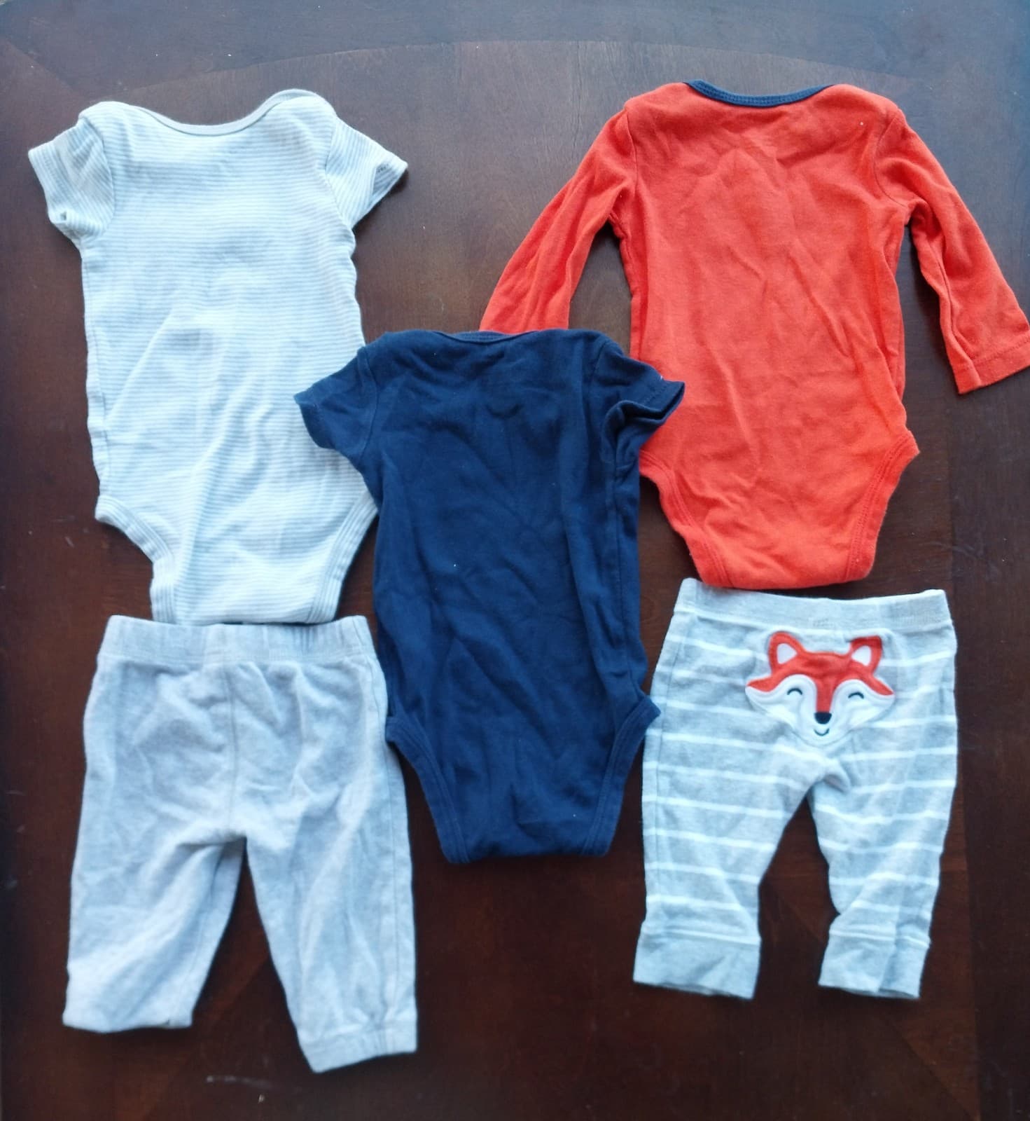 Carter's. 3 Short Sleeve Onesies & 2 Pairs Of Pants. Size 3 Months - Thumbnail 2