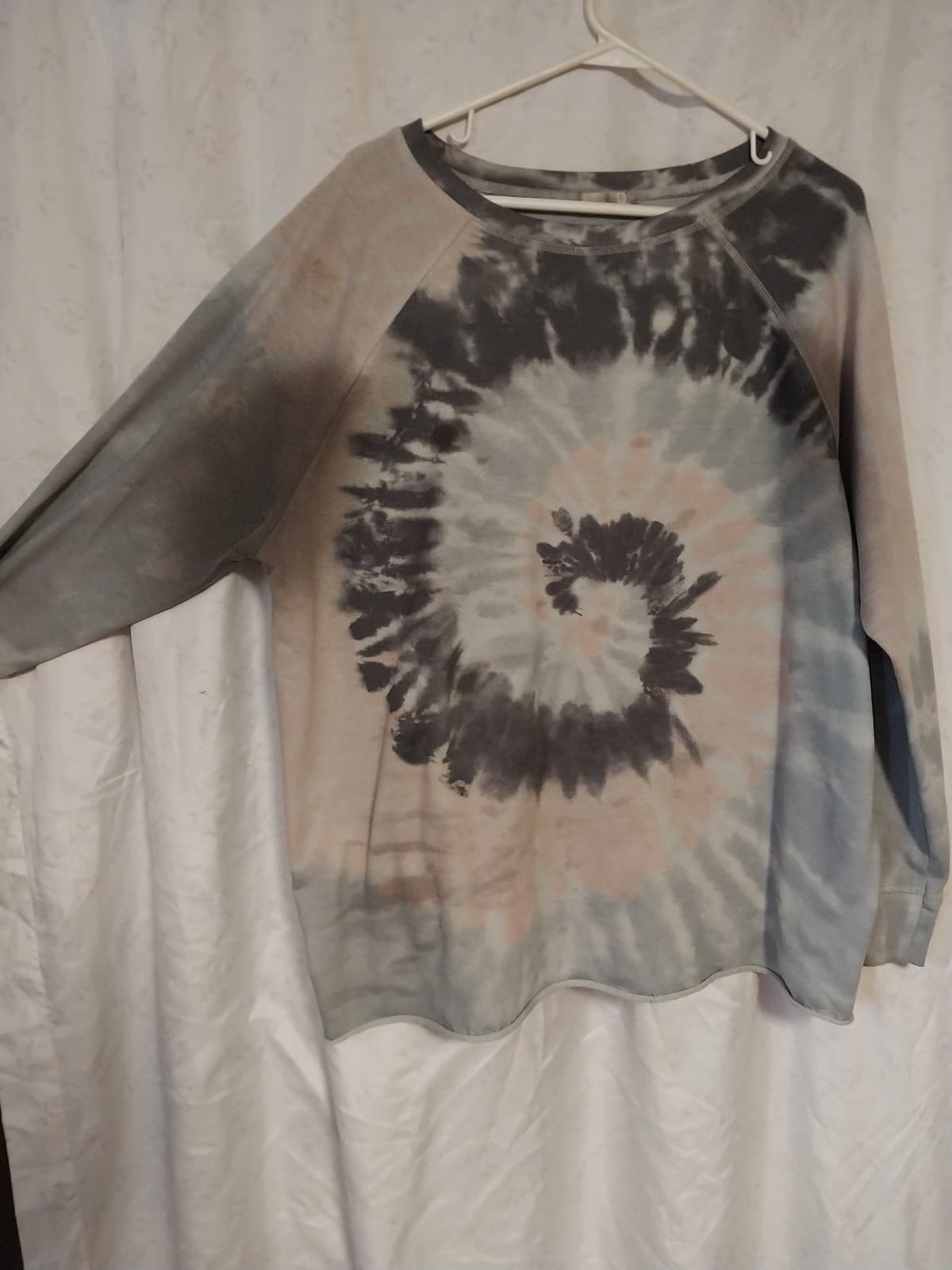 Ouŕs Tie-Dye Split-Hem Crew Neck Sweatshirt - Thumbnail 4