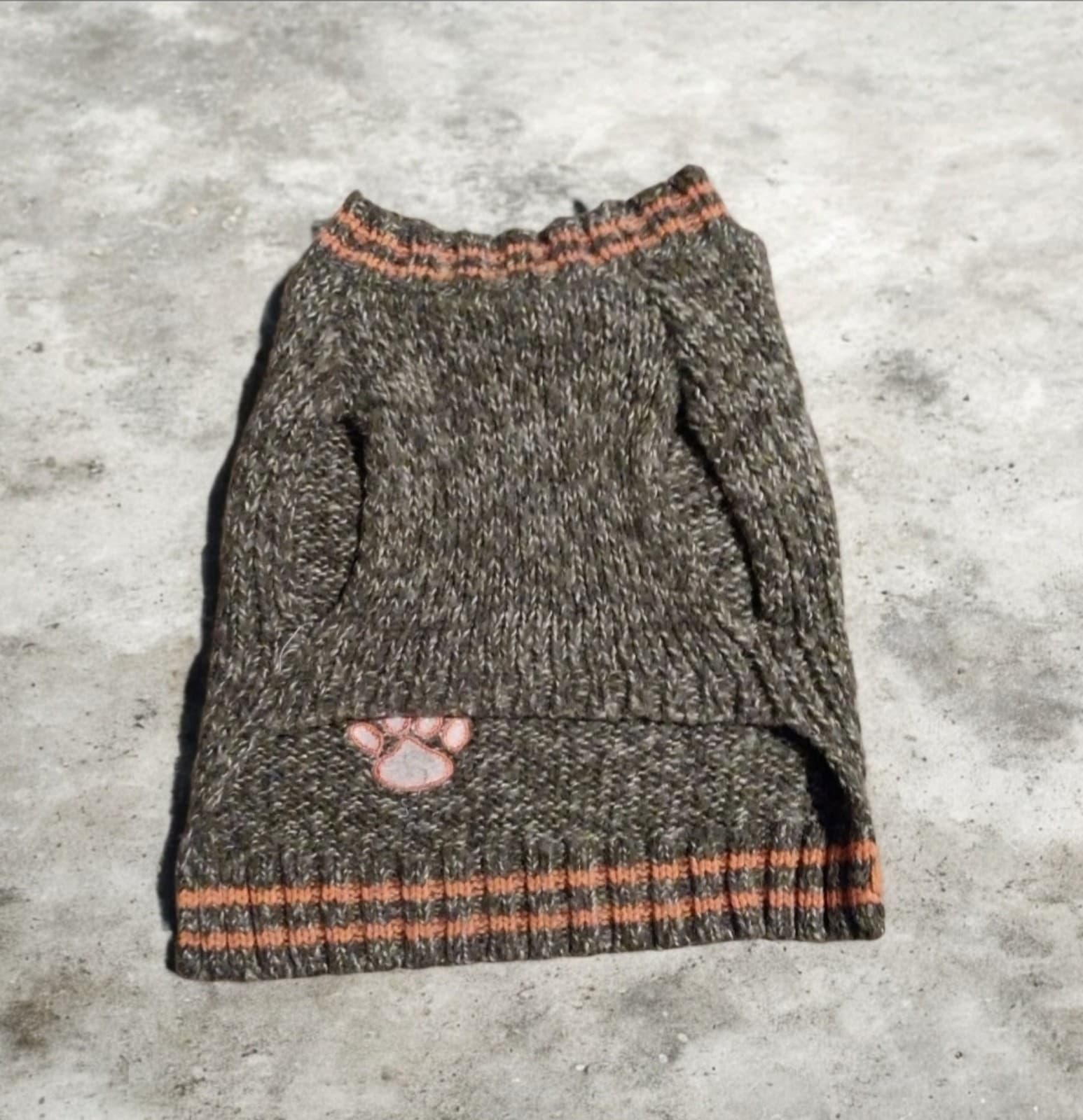 Top Paw Dog Sweater. Size Medium - Image 1