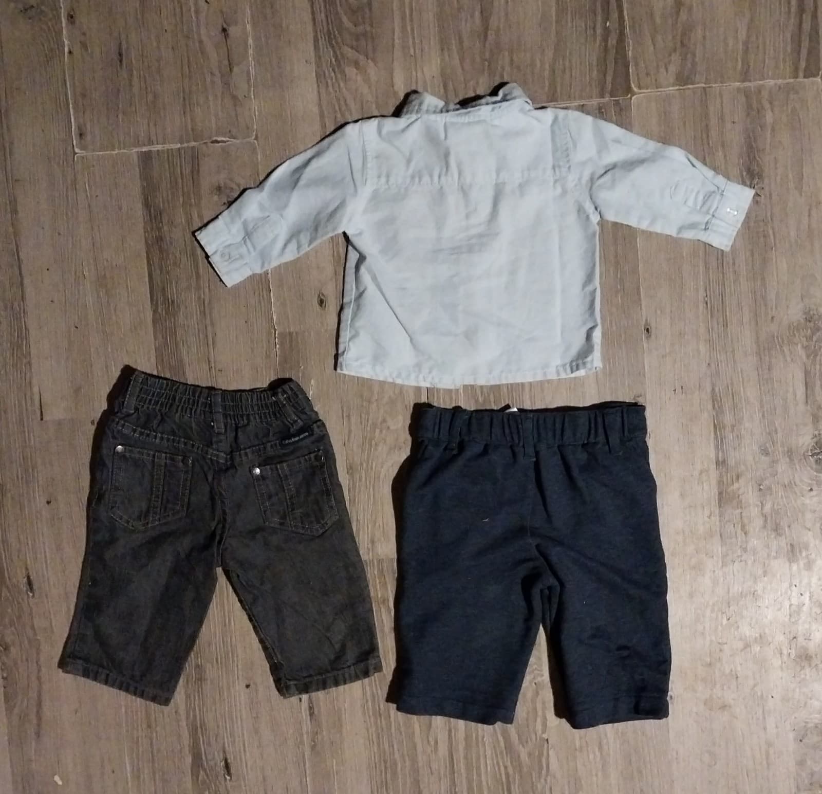 Calvin Klein Long Sleeve shirt and 2 Pairs Of pants. 3-6 Months - Thumbnail 2